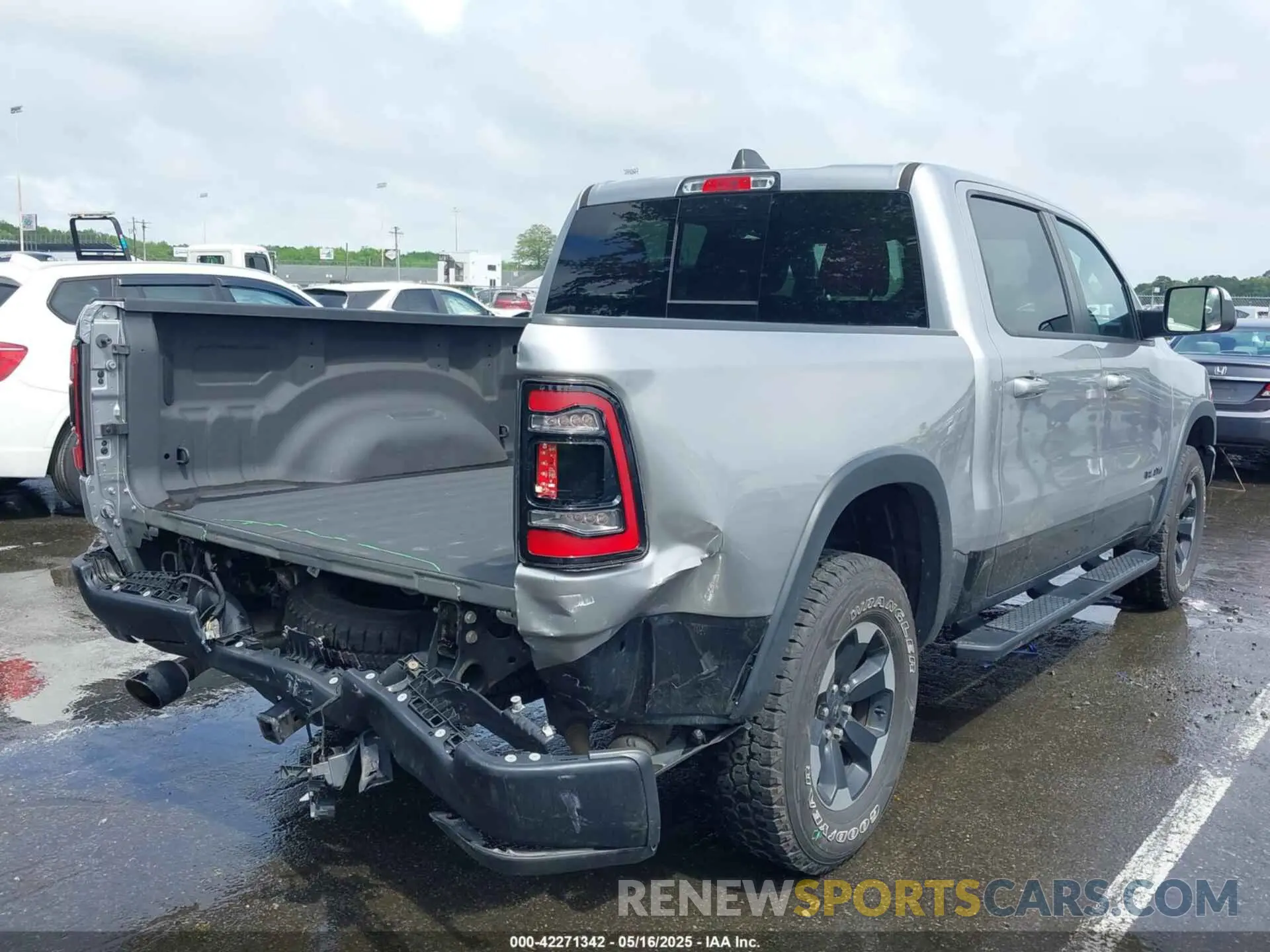 4 fotografías del automóvil dañado 1C6SRFLT1LN279335 RAM 1500 2020