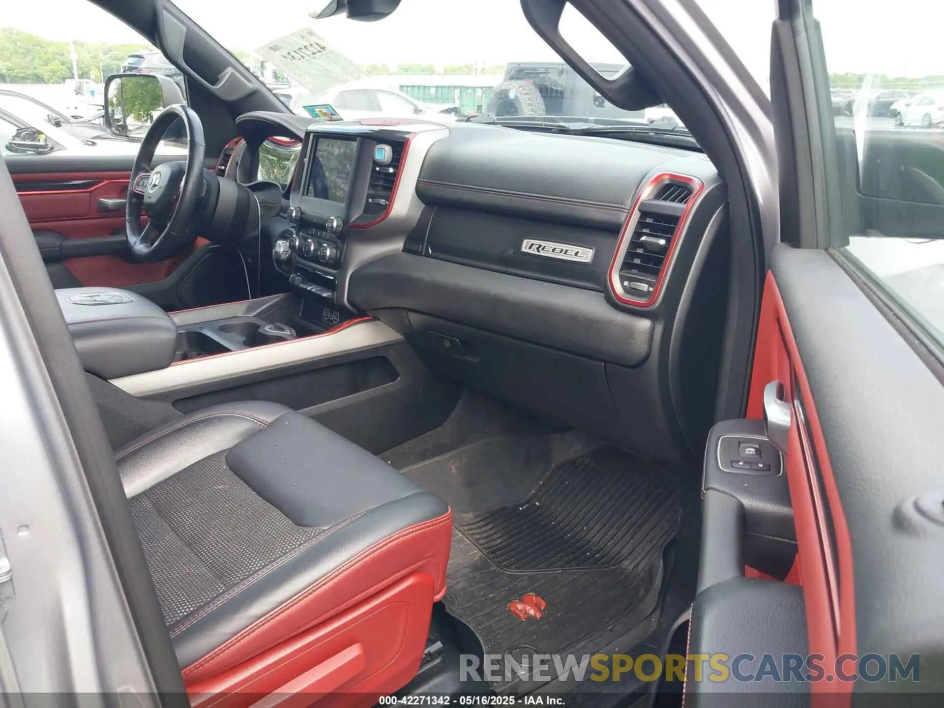 5 fotografías del automóvil dañado 1C6SRFLT1LN279335 RAM 1500 2020