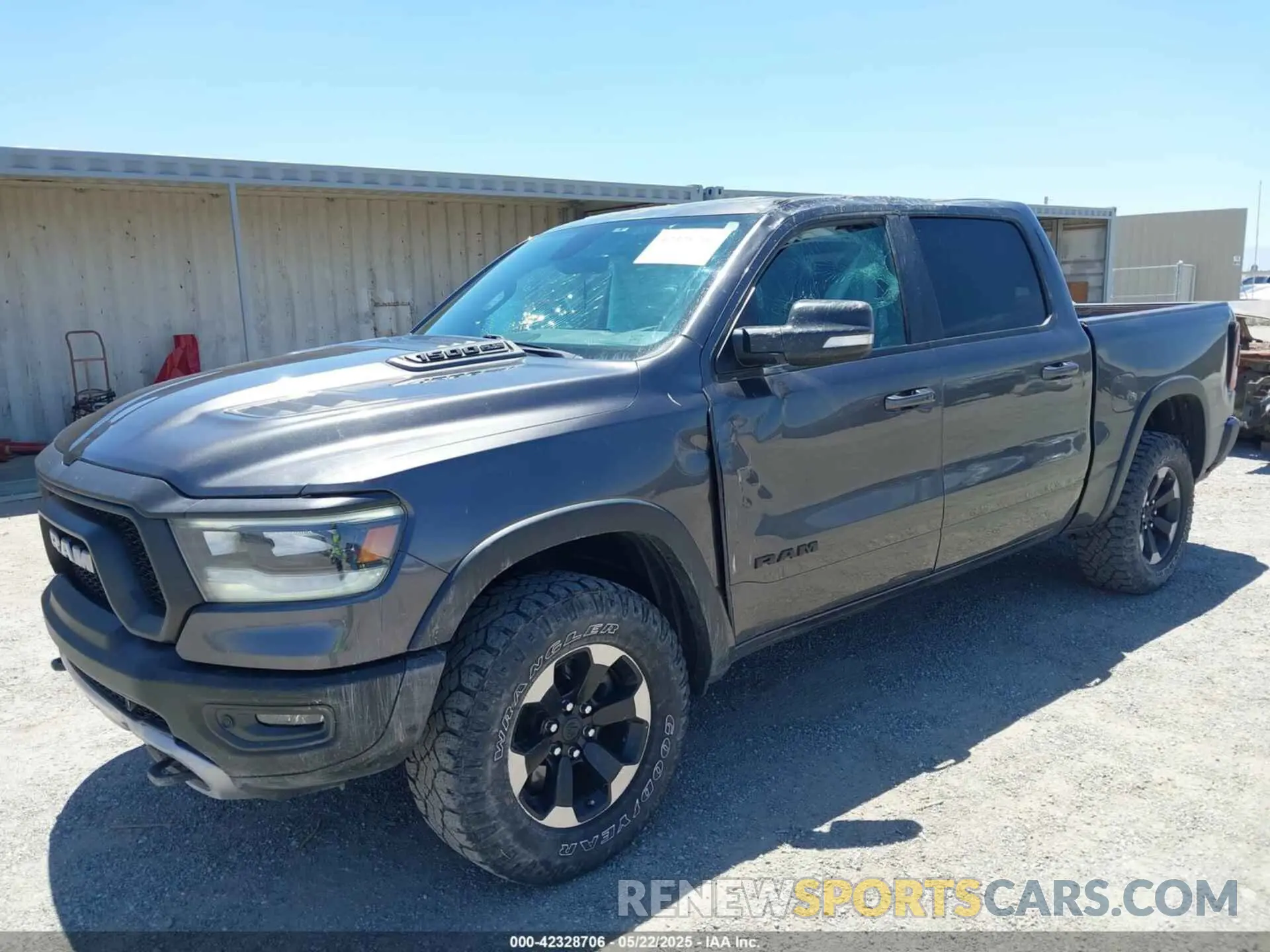 2 fotografías del automóvil dañado 1C6SRFLT4LN216035 RAM 1500 2020