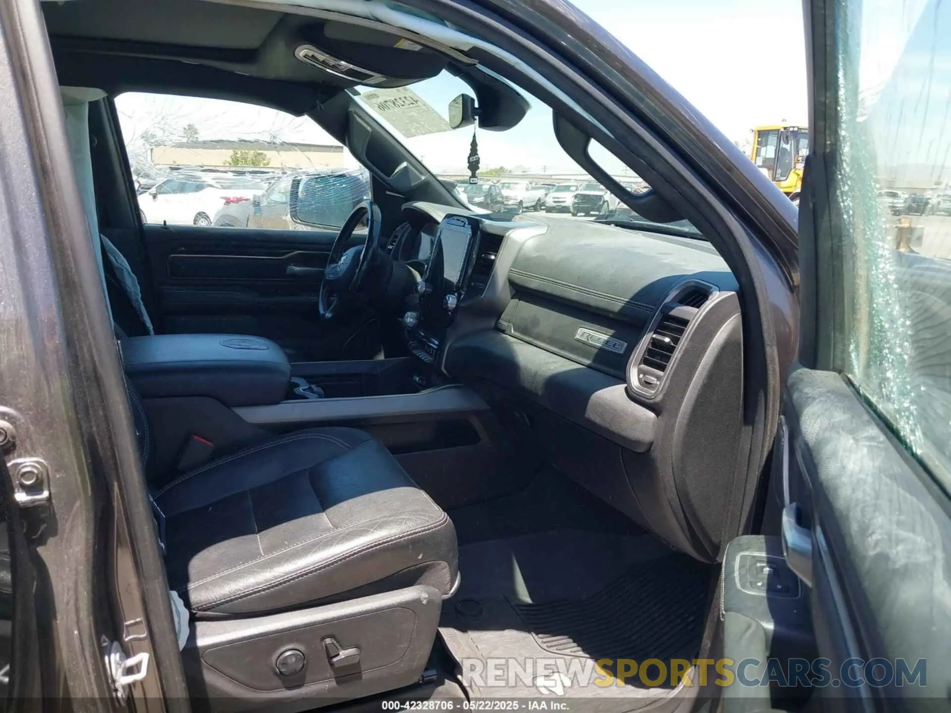 5 fotografías del automóvil dañado 1C6SRFLT4LN216035 RAM 1500 2020
