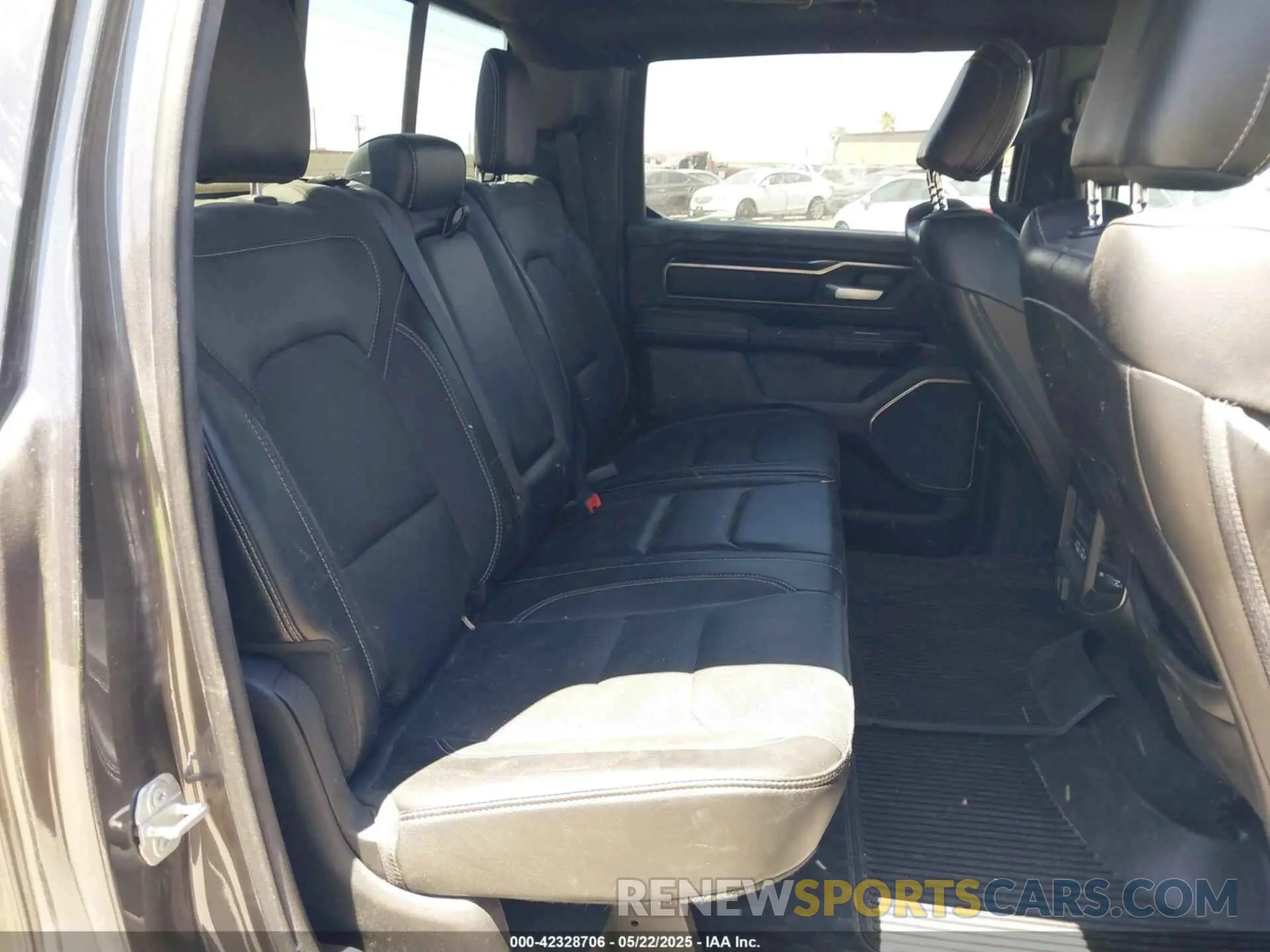 8 fotografías del automóvil dañado 1C6SRFLT4LN216035 RAM 1500 2020