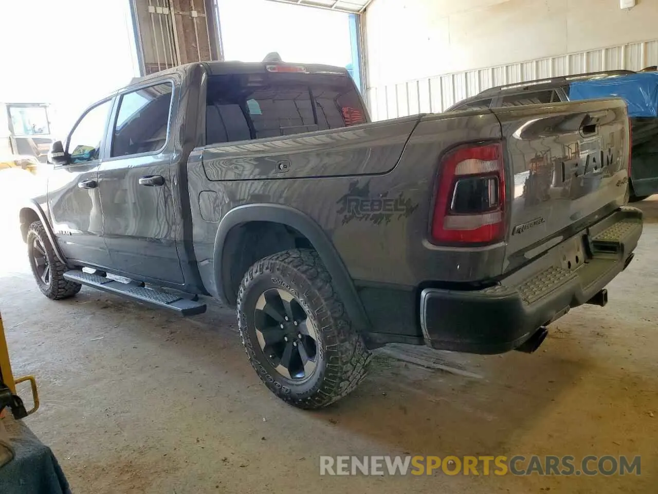 2 fotografías del automóvil dañado 1C6SRFLT6LN187542 RAM 1500 2020