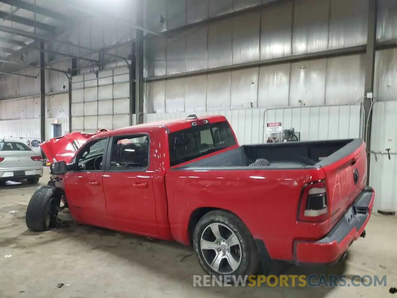 2 fotografías del automóvil dañado 1C6SRFLT8LN195156 RAM 1500 2020