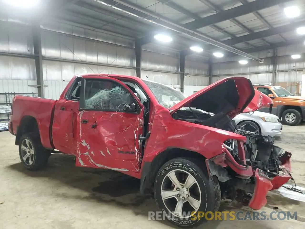 4 fotografías del automóvil dañado 1C6SRFLT8LN195156 RAM 1500 2020