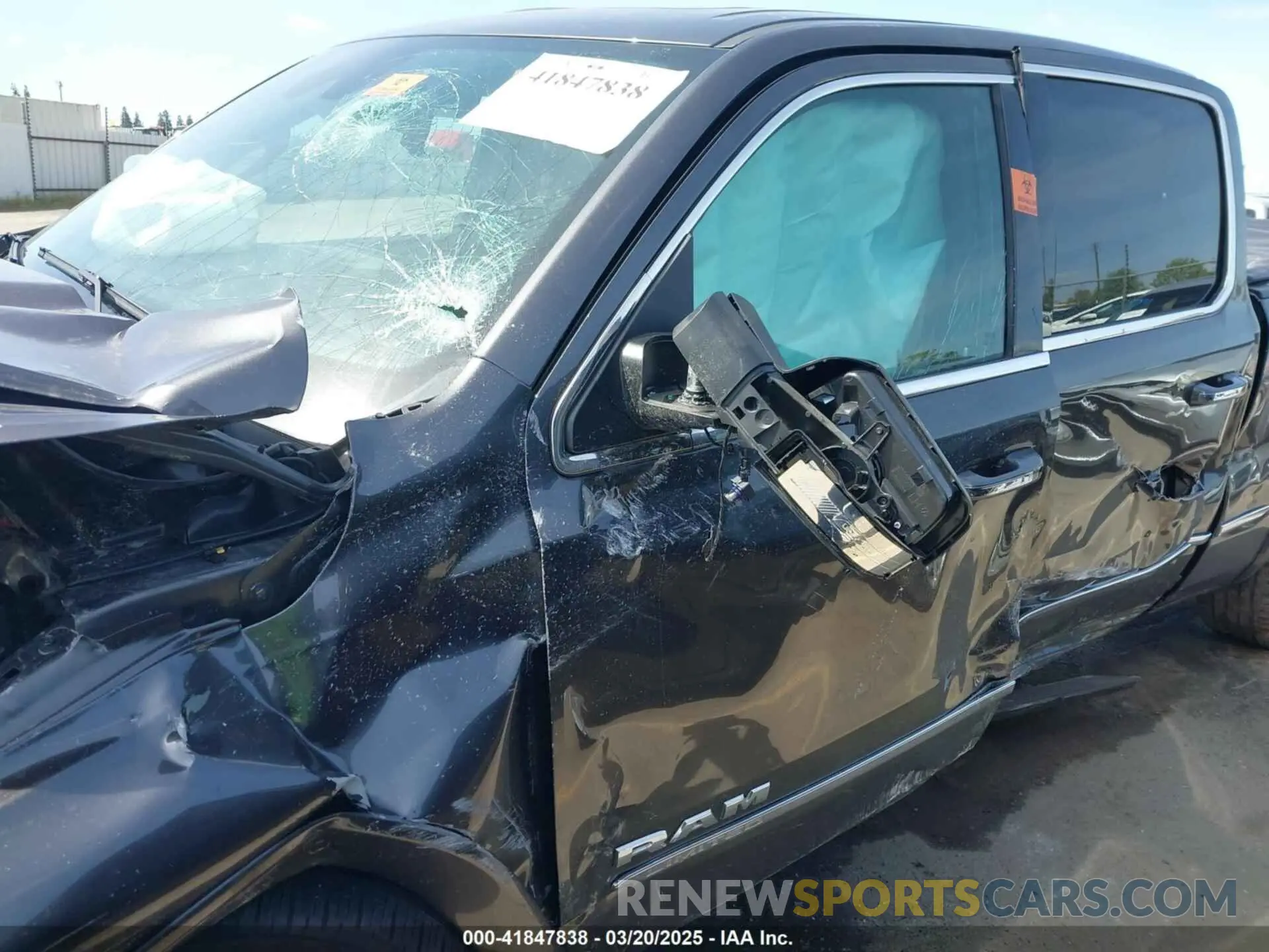 17 fotografías del automóvil dañado 1C6SRFPT1LN419488 RAM 1500 2020