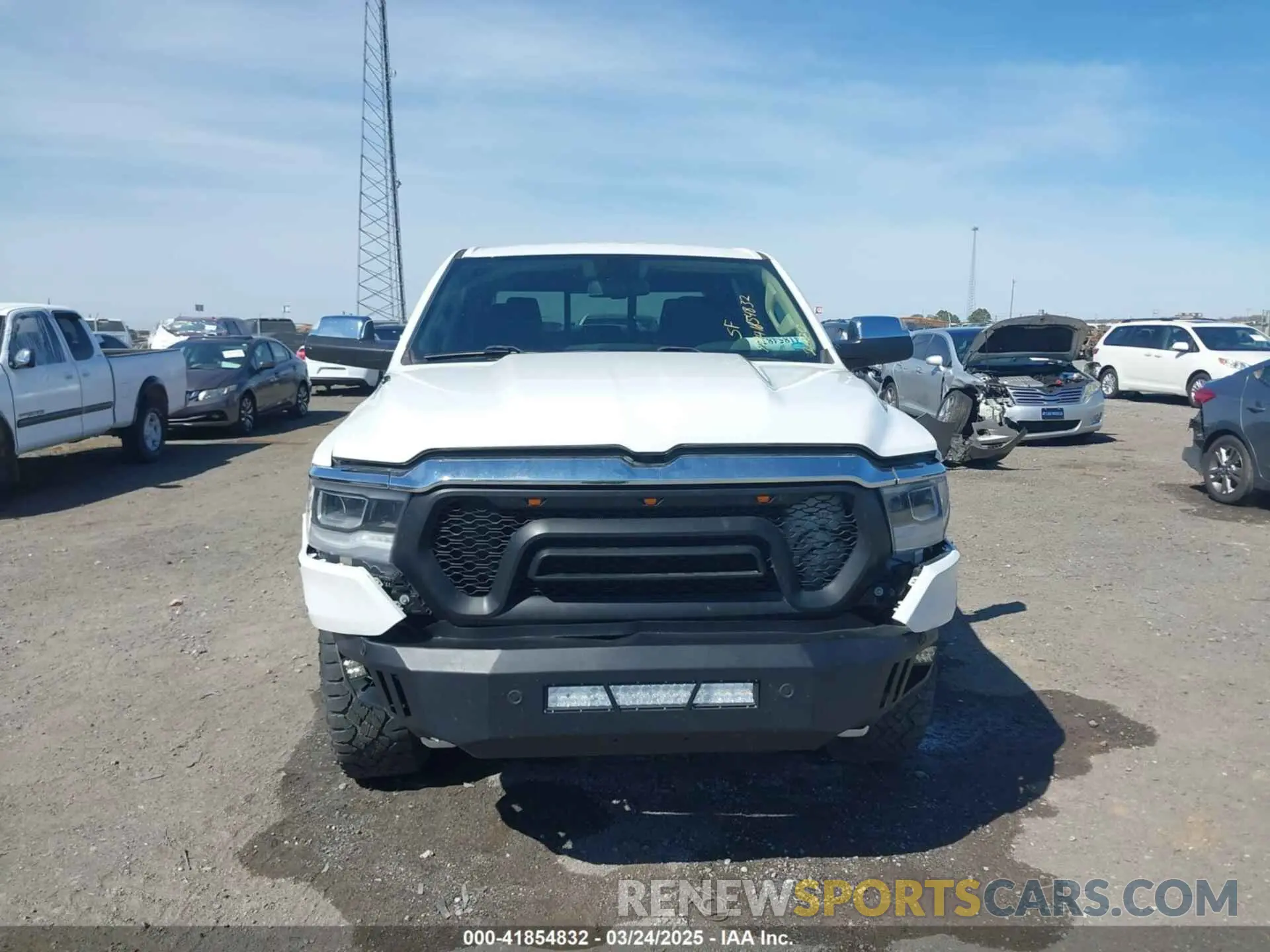 12 fotografías del automóvil dañado 1C6SRFRT5LN279572 RAM 1500 2020
