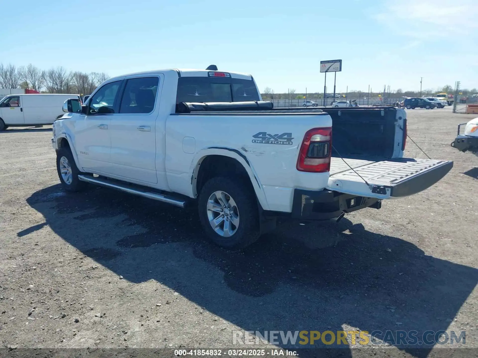 3 fotografías del automóvil dañado 1C6SRFRT5LN279572 RAM 1500 2020