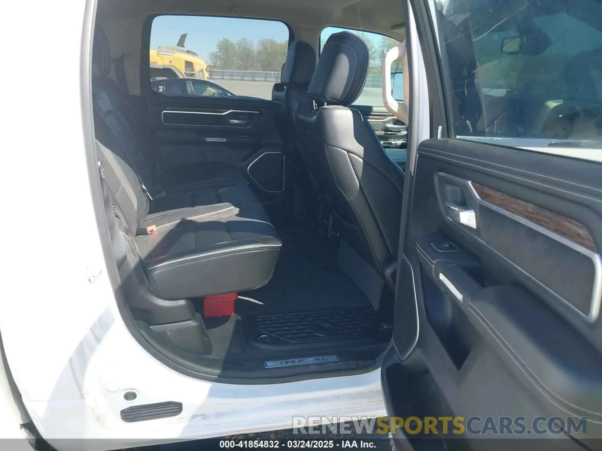 8 fotografías del automóvil dañado 1C6SRFRT5LN279572 RAM 1500 2020