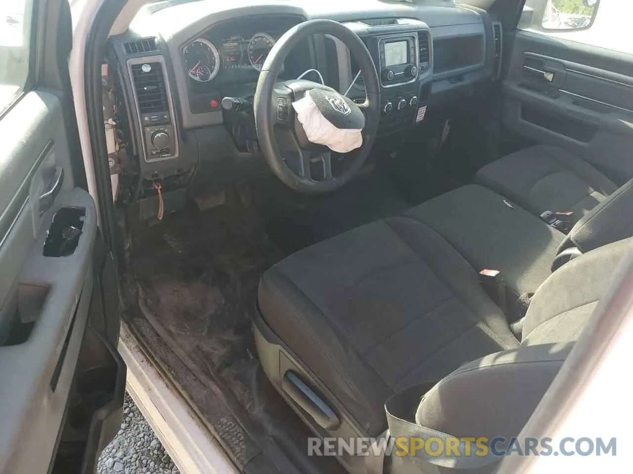 8 fotografías del automóvil dañado 3C6JR6DG0LG209492 RAM 1500 2020