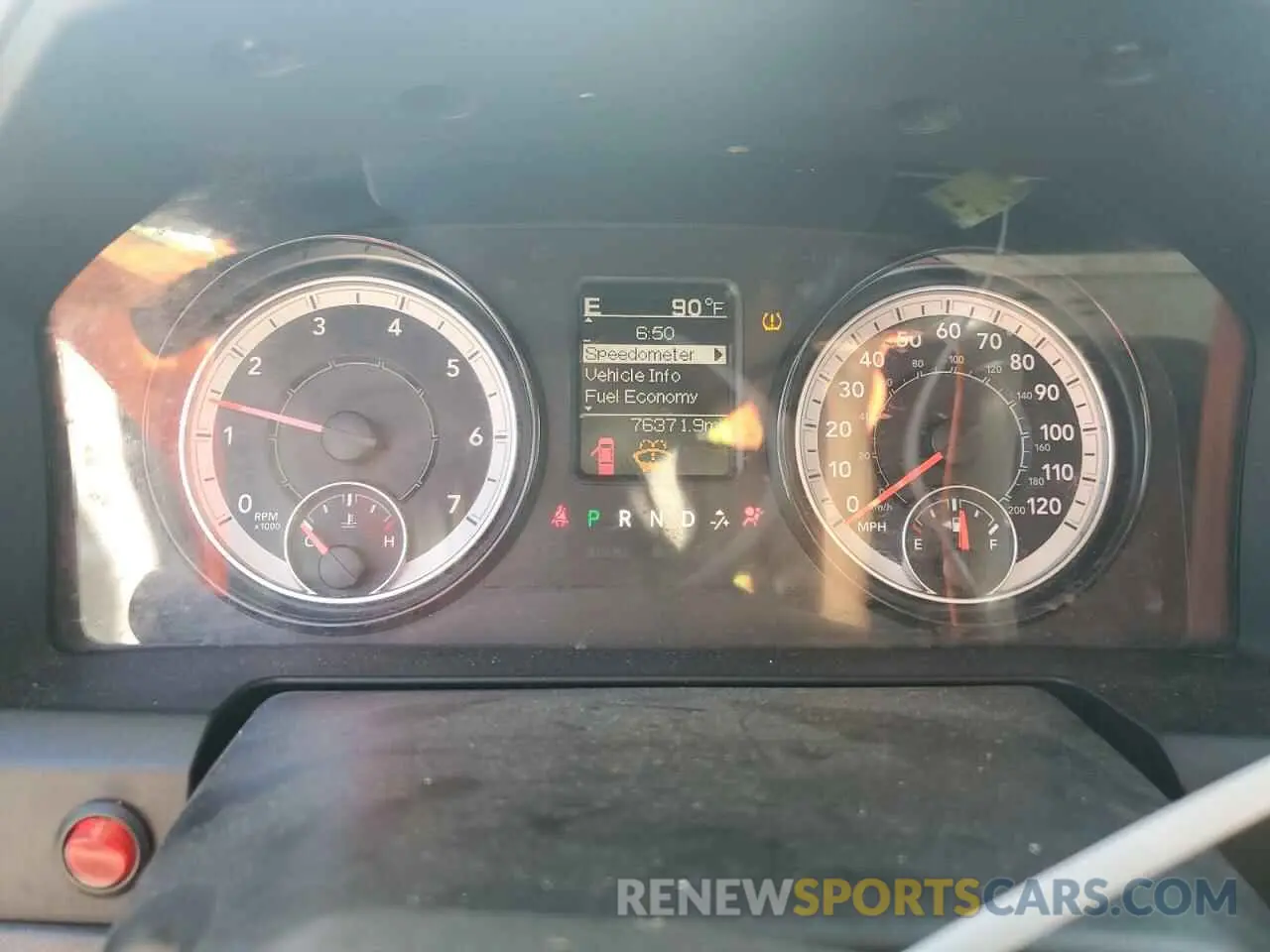 9 fotografías del automóvil dañado 3C6JR6DG0LG209492 RAM 1500 2020