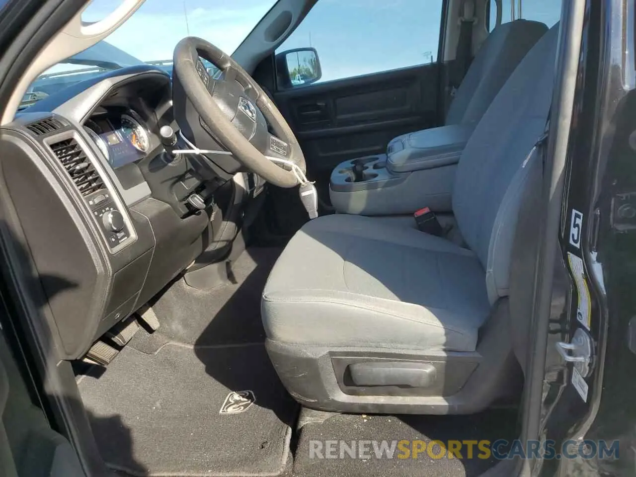 7 fotografías del automóvil dañado 3C6RR6KT2LG130246 RAM 1500 2020