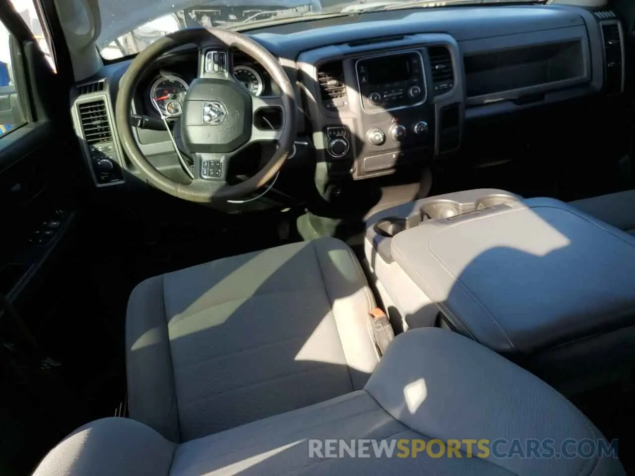 8 fotografías del automóvil dañado 3C6RR6KT2LG130246 RAM 1500 2020