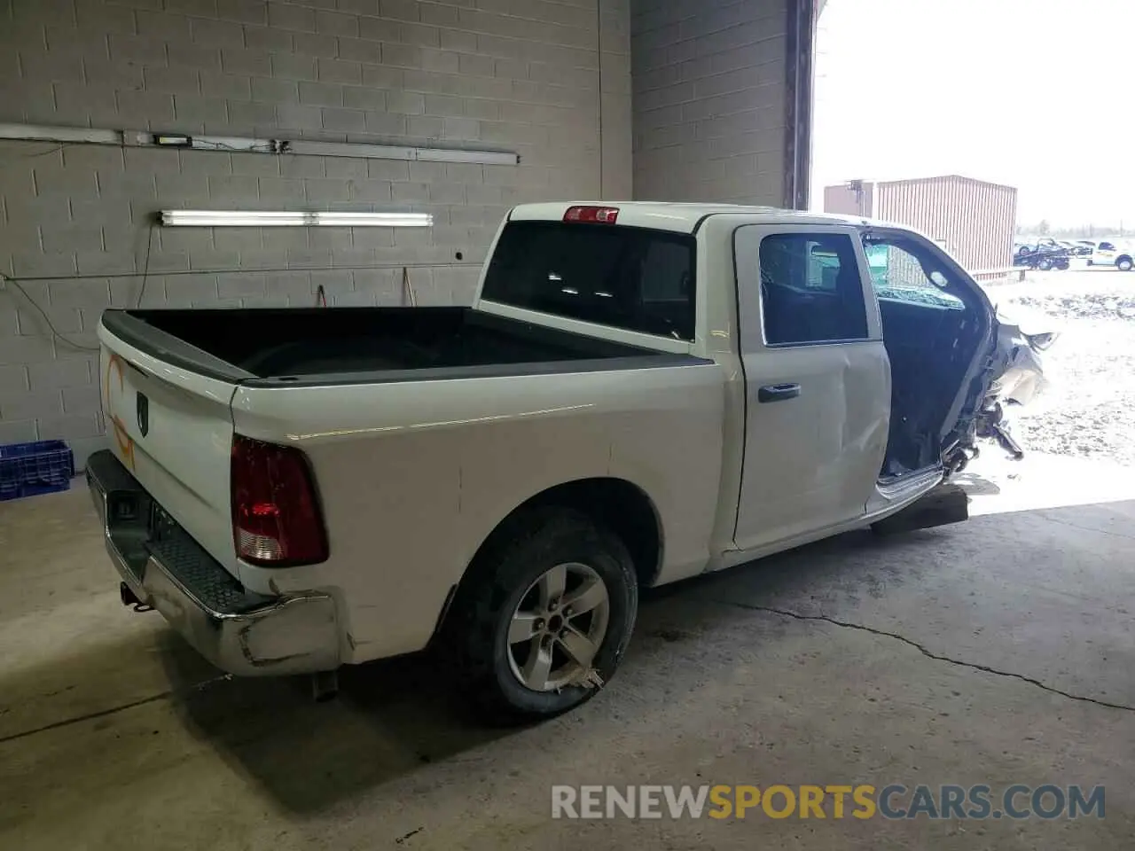 3 fotografías del automóvil dañado 3C6RR6KT8LG181167 RAM 1500 2020