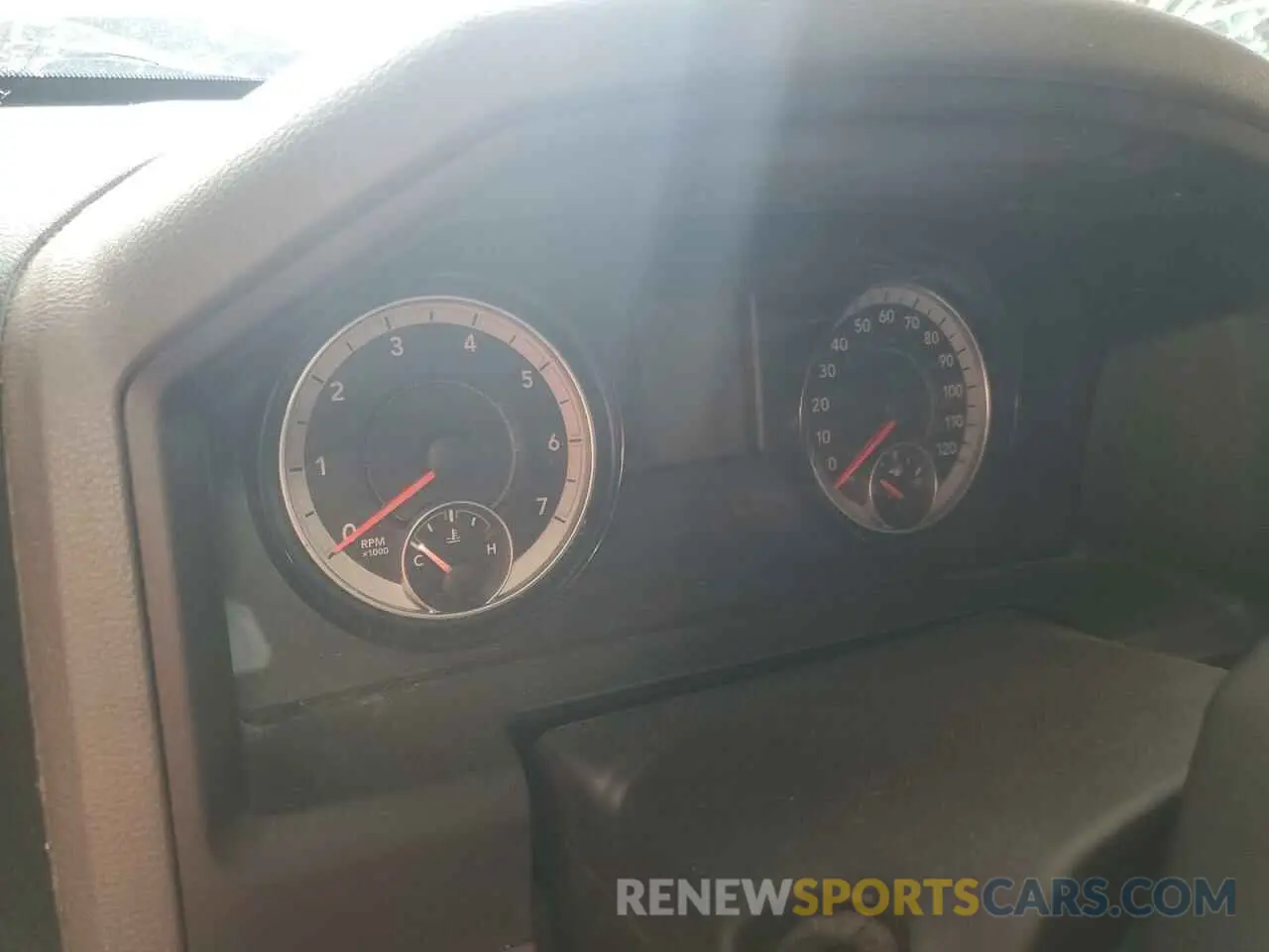 9 fotografías del automóvil dañado 3C6RR6KT8LG181167 RAM 1500 2020