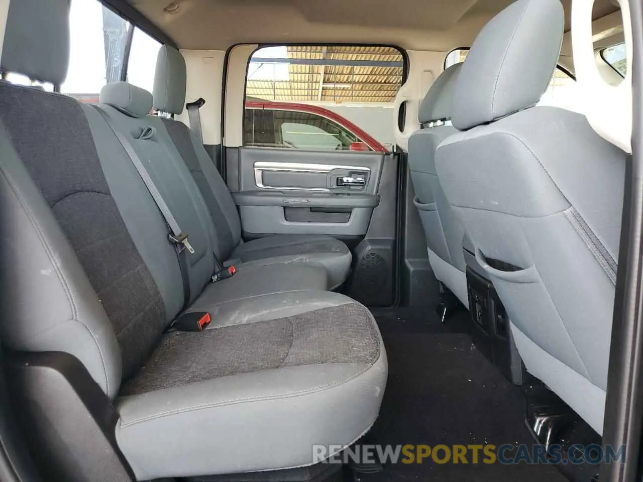10 fotografías del automóvil dañado 3C6RR7LT8LG160873 RAM 1500 2020