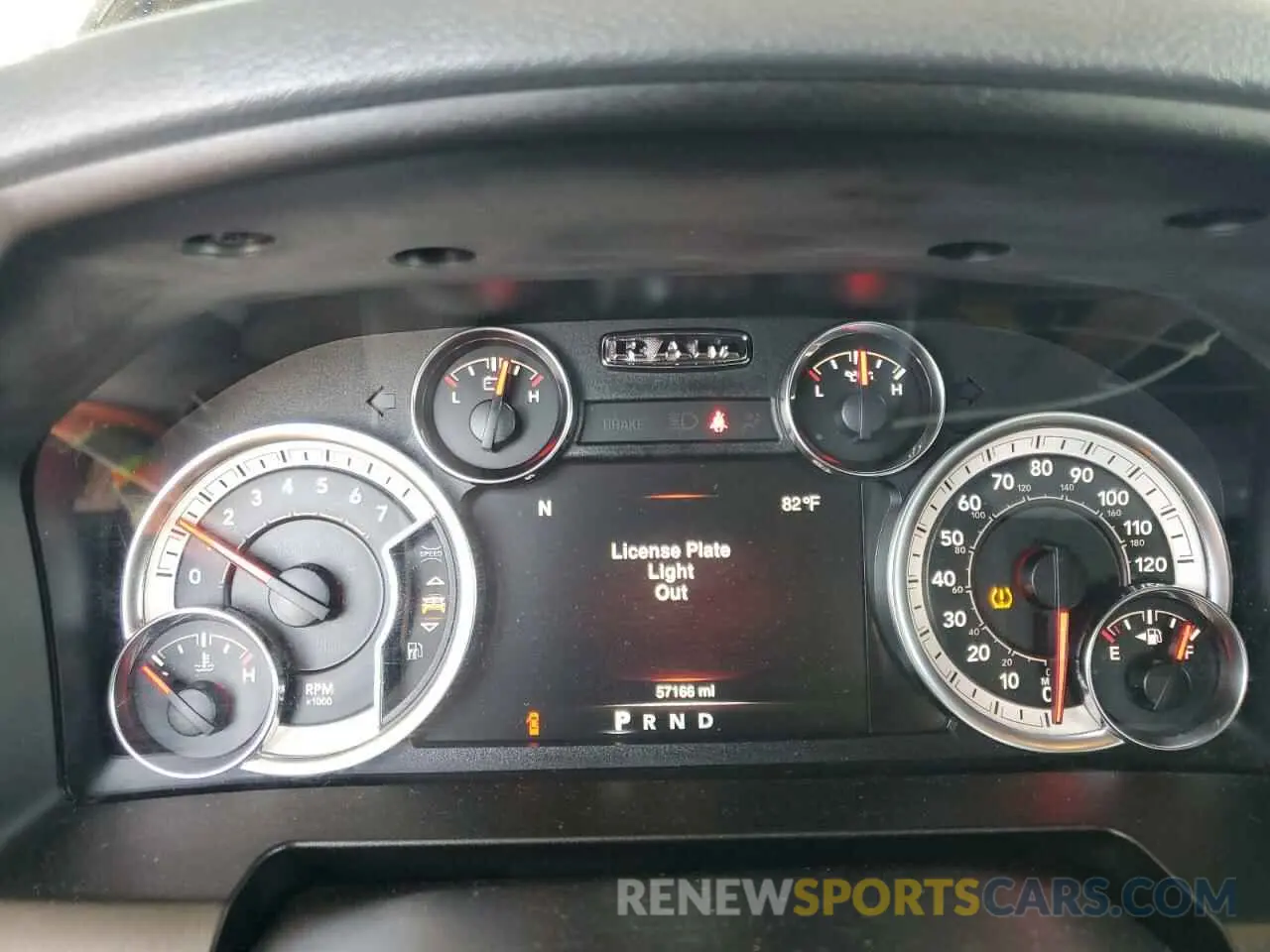 9 fotografías del automóvil dañado 3C6RR7LT8LG160873 RAM 1500 2020