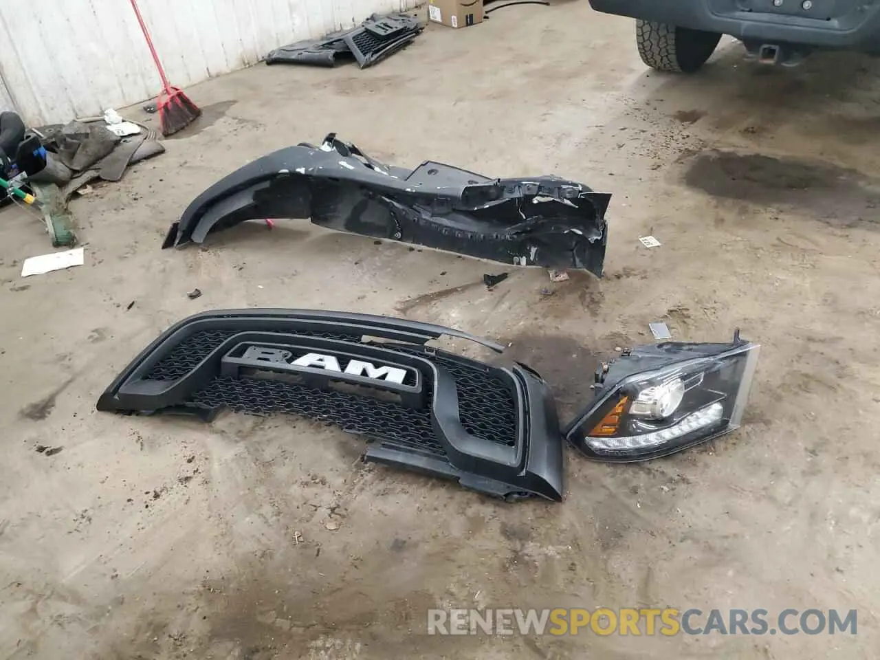12 fotografías del automóvil dañado 1C6RR7GGXMS514836 RAM 1500 2021