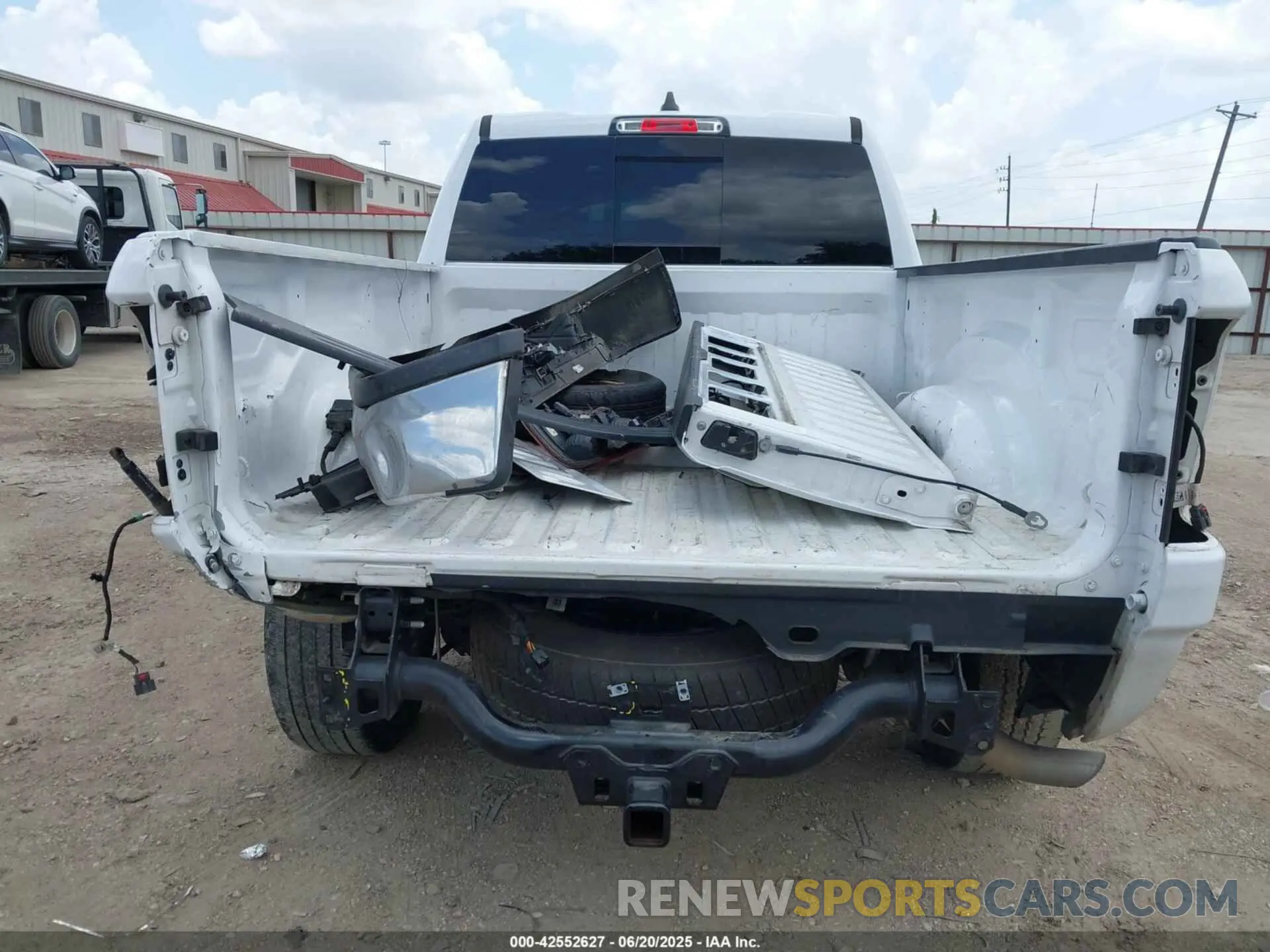 17 fotografías del automóvil dañado 1C6RREBG0MN752690 RAM 1500 2021