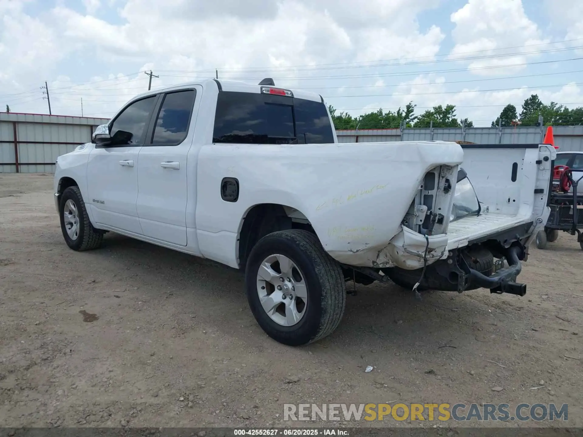 3 fotografías del automóvil dañado 1C6RREBG0MN752690 RAM 1500 2021