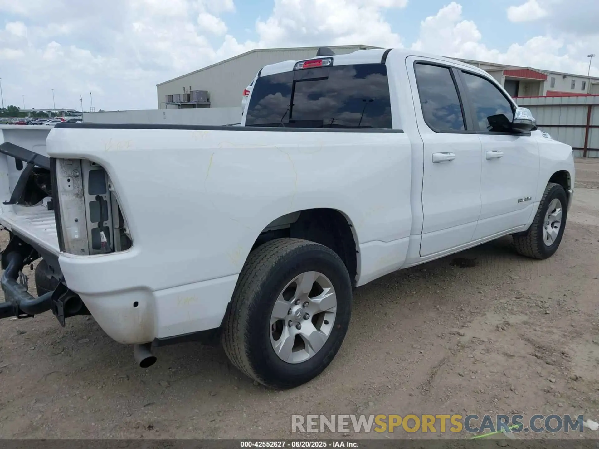 4 fotografías del automóvil dañado 1C6RREBG0MN752690 RAM 1500 2021