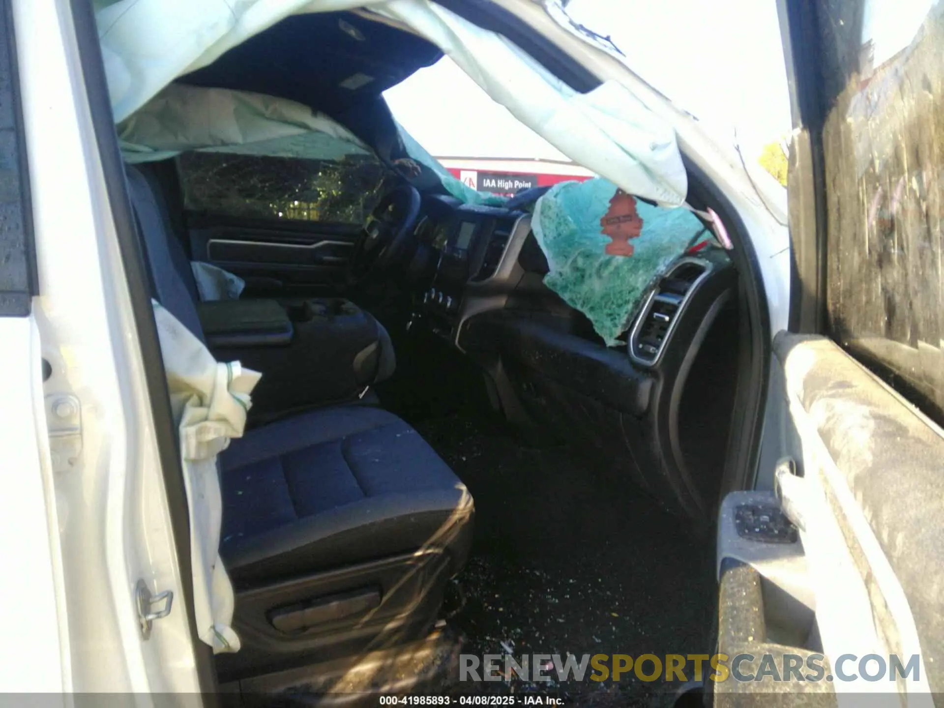 5 fotografías del automóvil dañado 1C6RREBG5MN750773 RAM 1500 2021