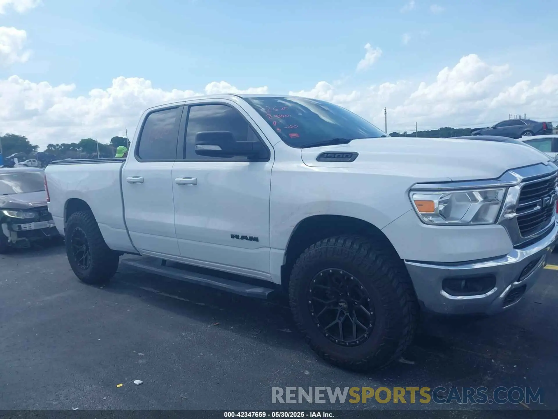 13 fotografías del automóvil dañado 1C6RREBG8MN748998 RAM 1500 2021