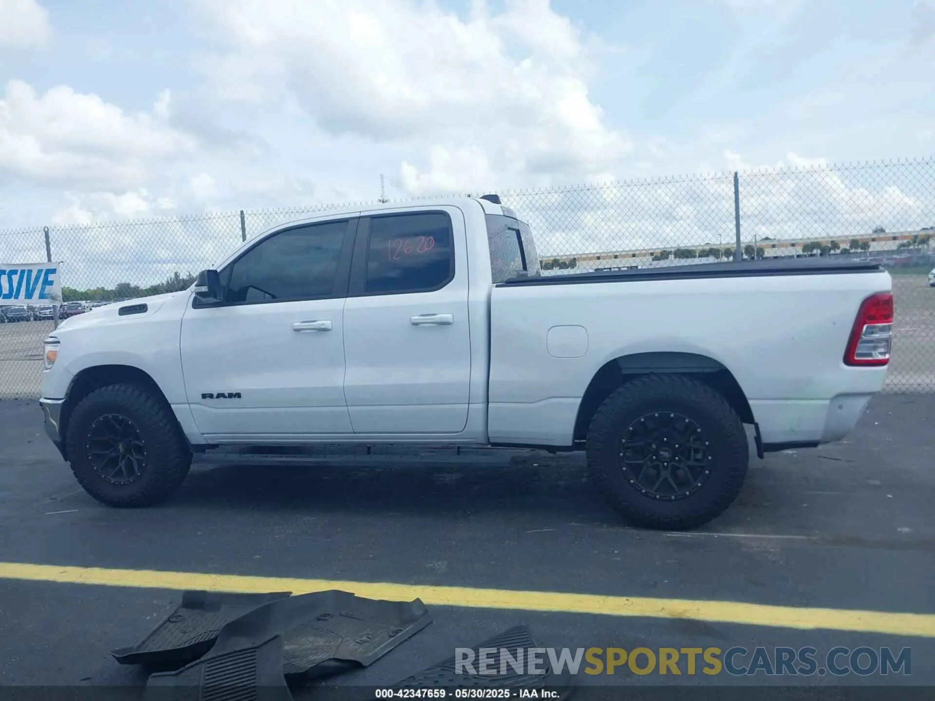 14 fotografías del automóvil dañado 1C6RREBG8MN748998 RAM 1500 2021