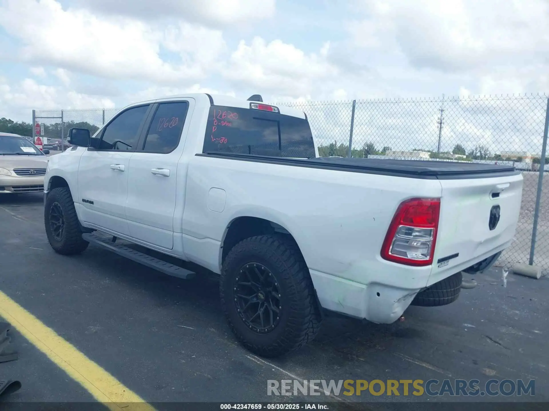 3 fotografías del automóvil dañado 1C6RREBG8MN748998 RAM 1500 2021