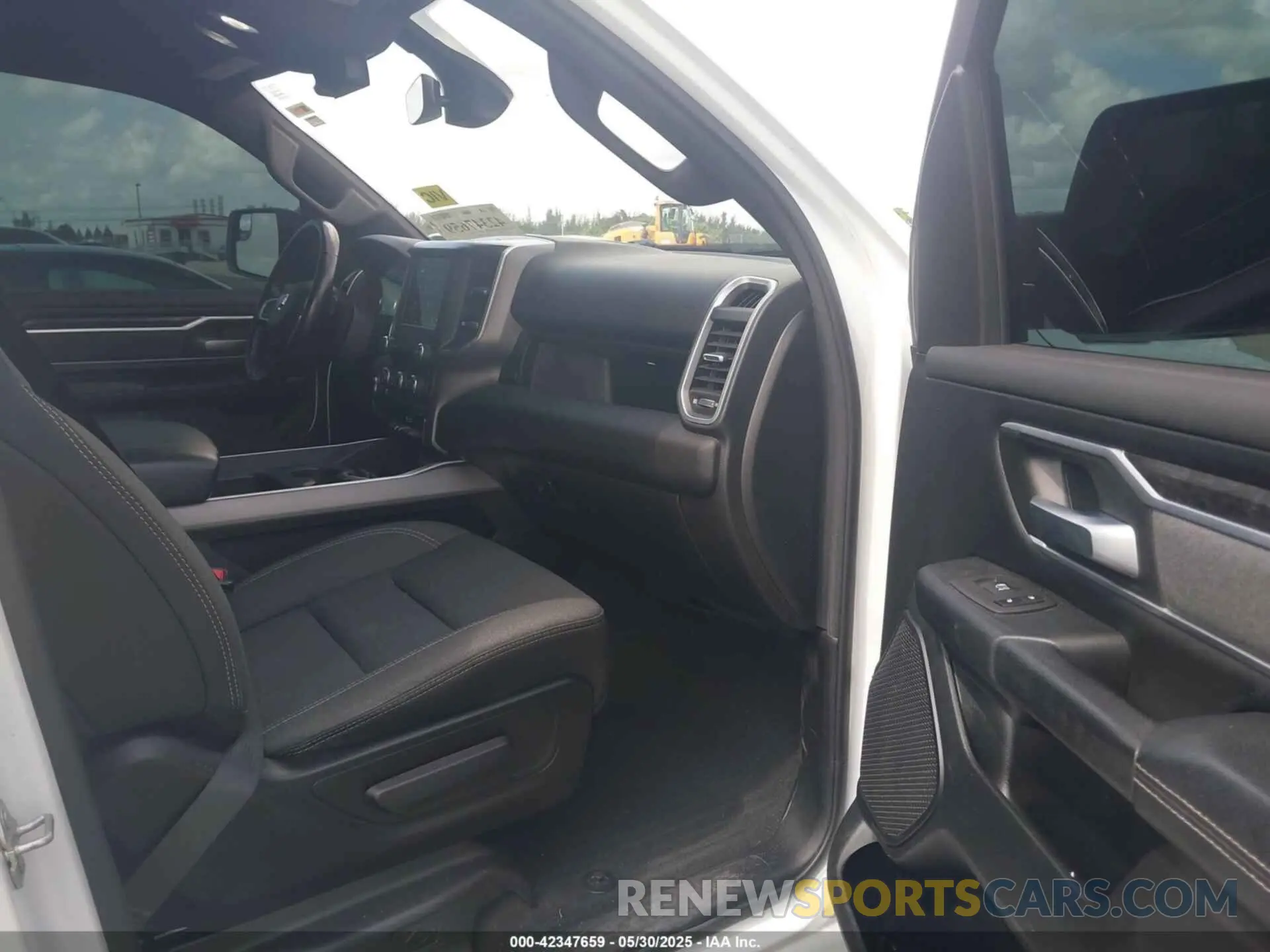 5 fotografías del automóvil dañado 1C6RREBG8MN748998 RAM 1500 2021