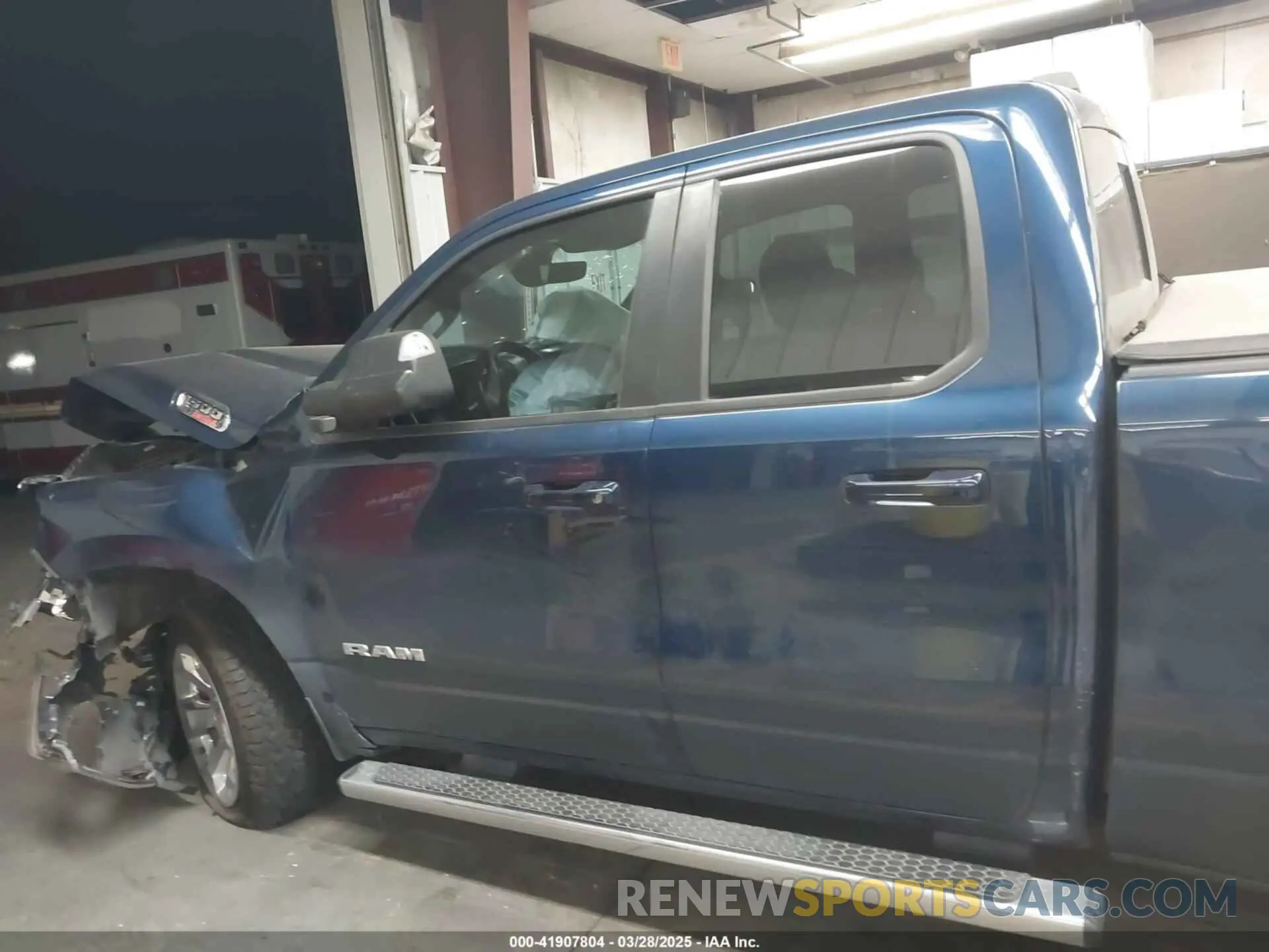 15 fotografías del automóvil dañado 1C6RREBM2MN828660 RAM 1500 2021