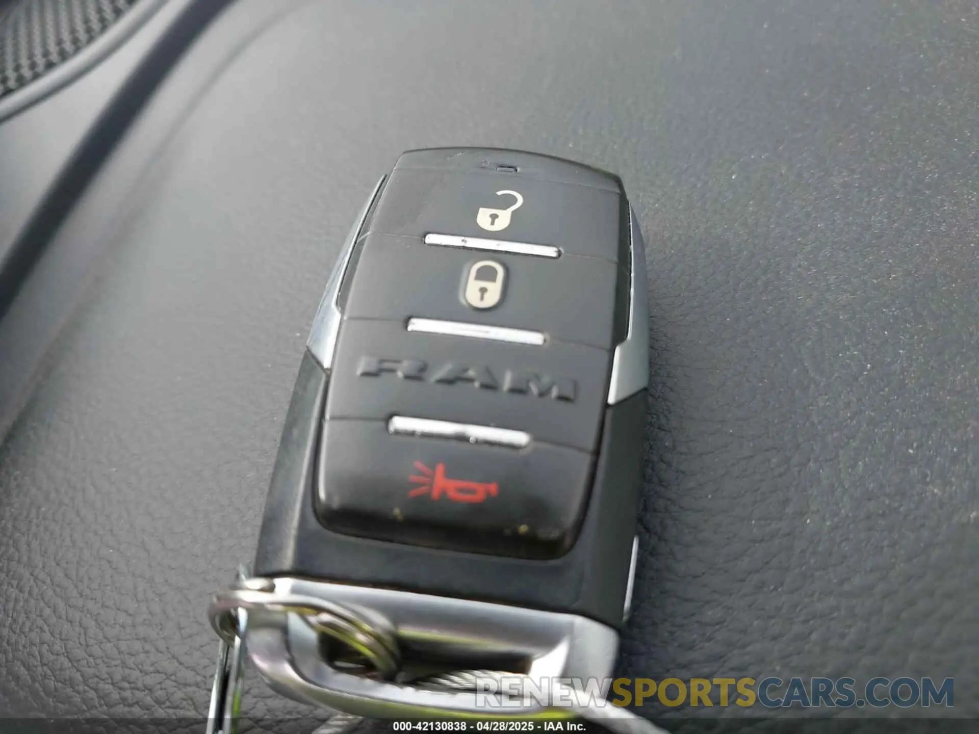 11 fotografías del automóvil dañado 1C6RREBT7MN801896 RAM 1500 2021