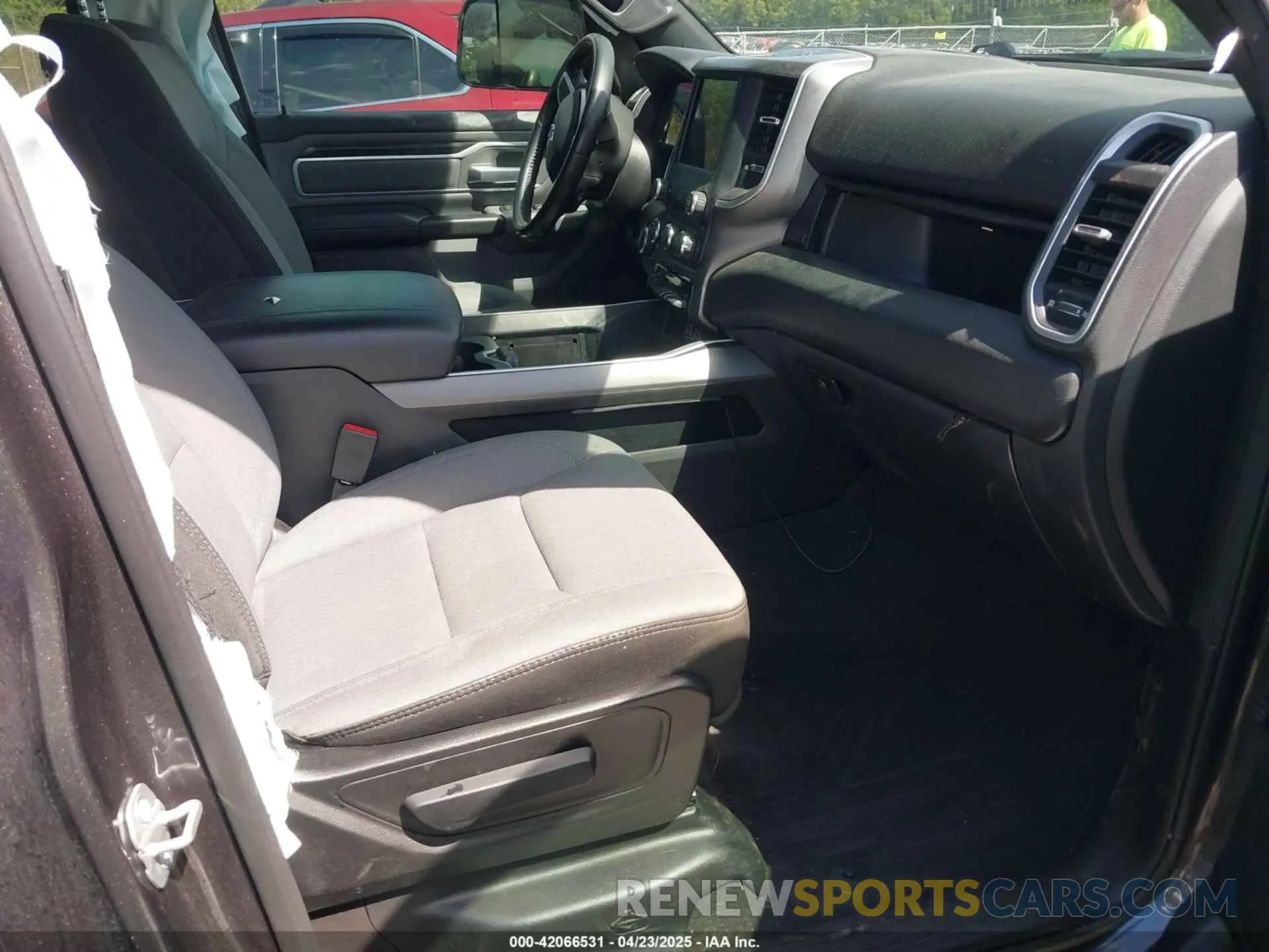5 fotografías del automóvil dañado 1C6RREFM5MN813578 RAM 1500 2021