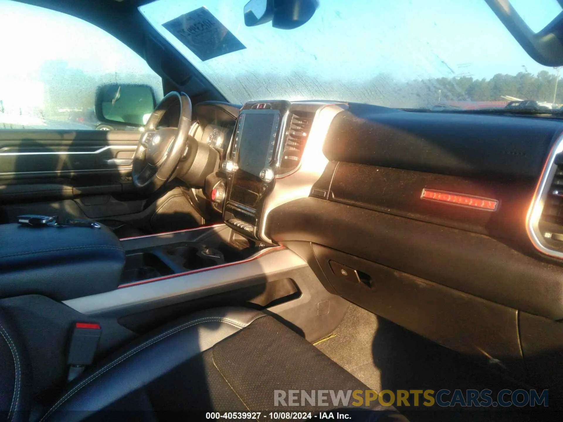 5 fotografías del automóvil dañado 1C6RREFT0MN658669 RAM 1500 2021