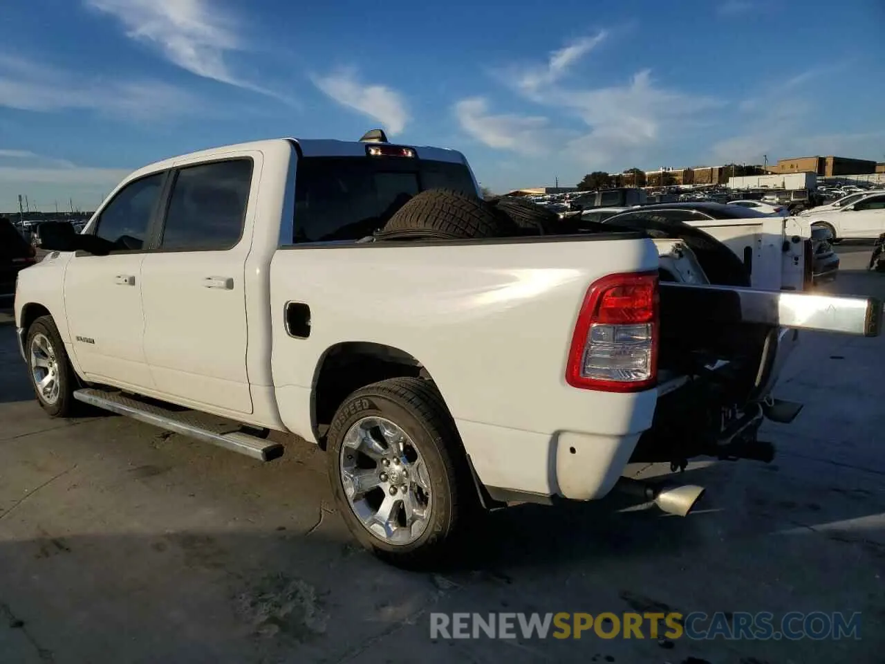 2 fotografías del automóvil dañado 1C6RREFT0MN661085 RAM 1500 2021