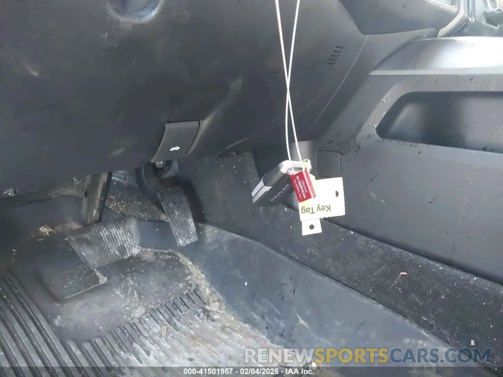 11 fotografías del automóvil dañado 1C6RREFT1MN690725 RAM 1500 2021