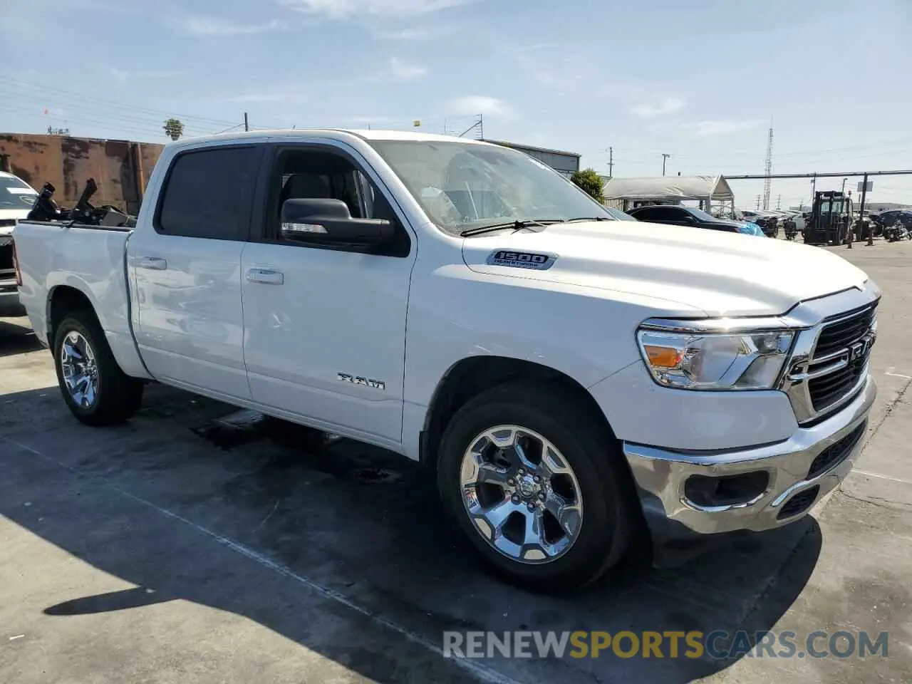 4 fotografías del automóvil dañado 1C6RREFT2MN747109 RAM 1500 2021