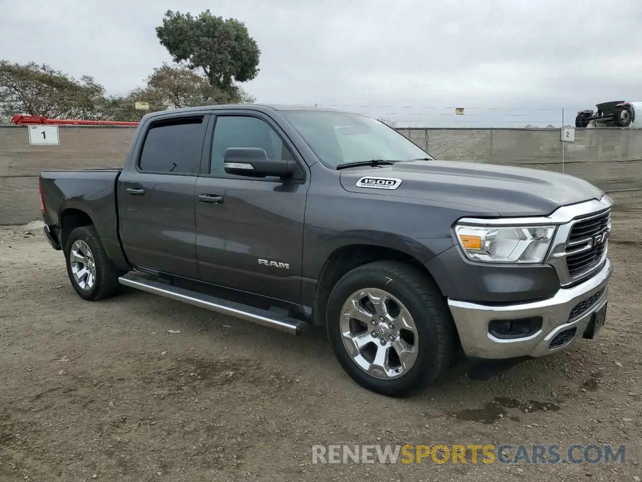 4 fotografías del automóvil dañado 1C6RREFT4MN631569 RAM 1500 2021