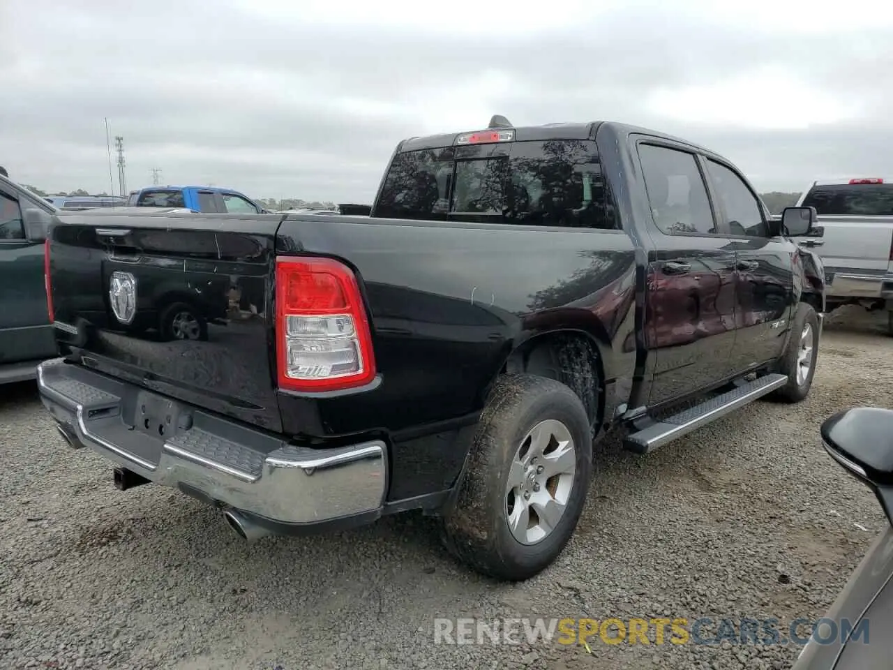 3 fotografías del automóvil dañado 1C6RREFT9MN574642 RAM 1500 2021