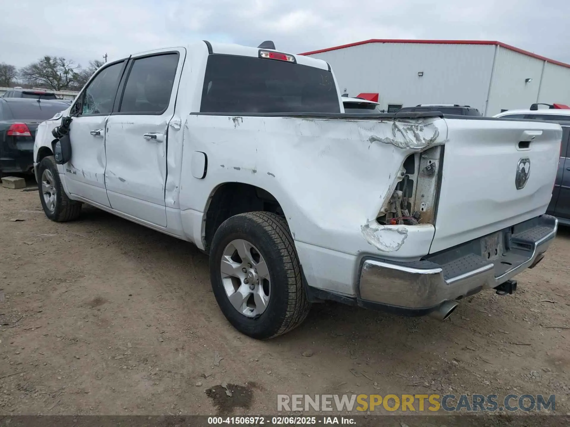 3 fotografías del automóvil dañado 1C6RREFTXMN501974 RAM 1500 2021