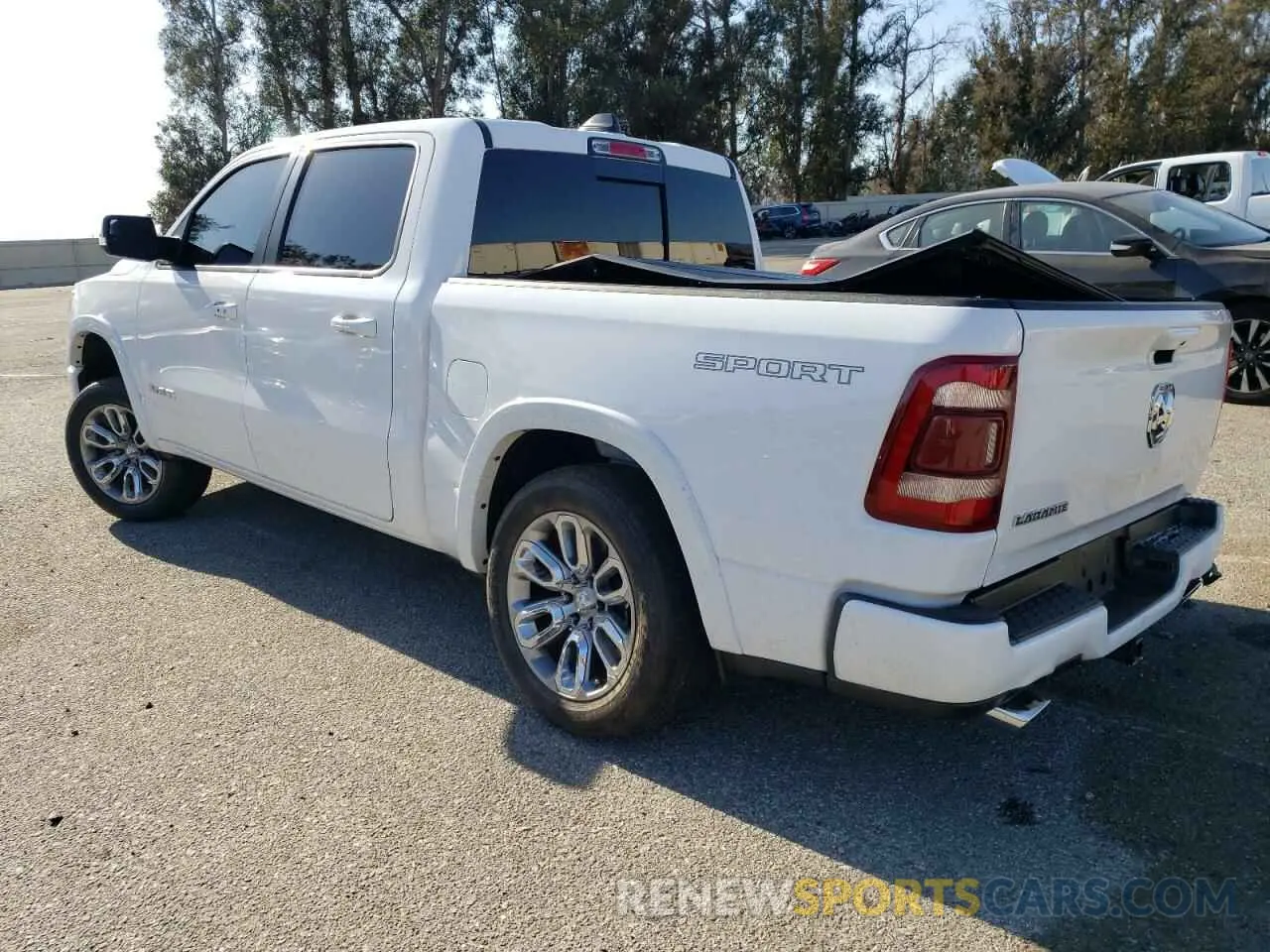 2 fotografías del automóvil dañado 1C6RREJT1MN532988 RAM 1500 2021