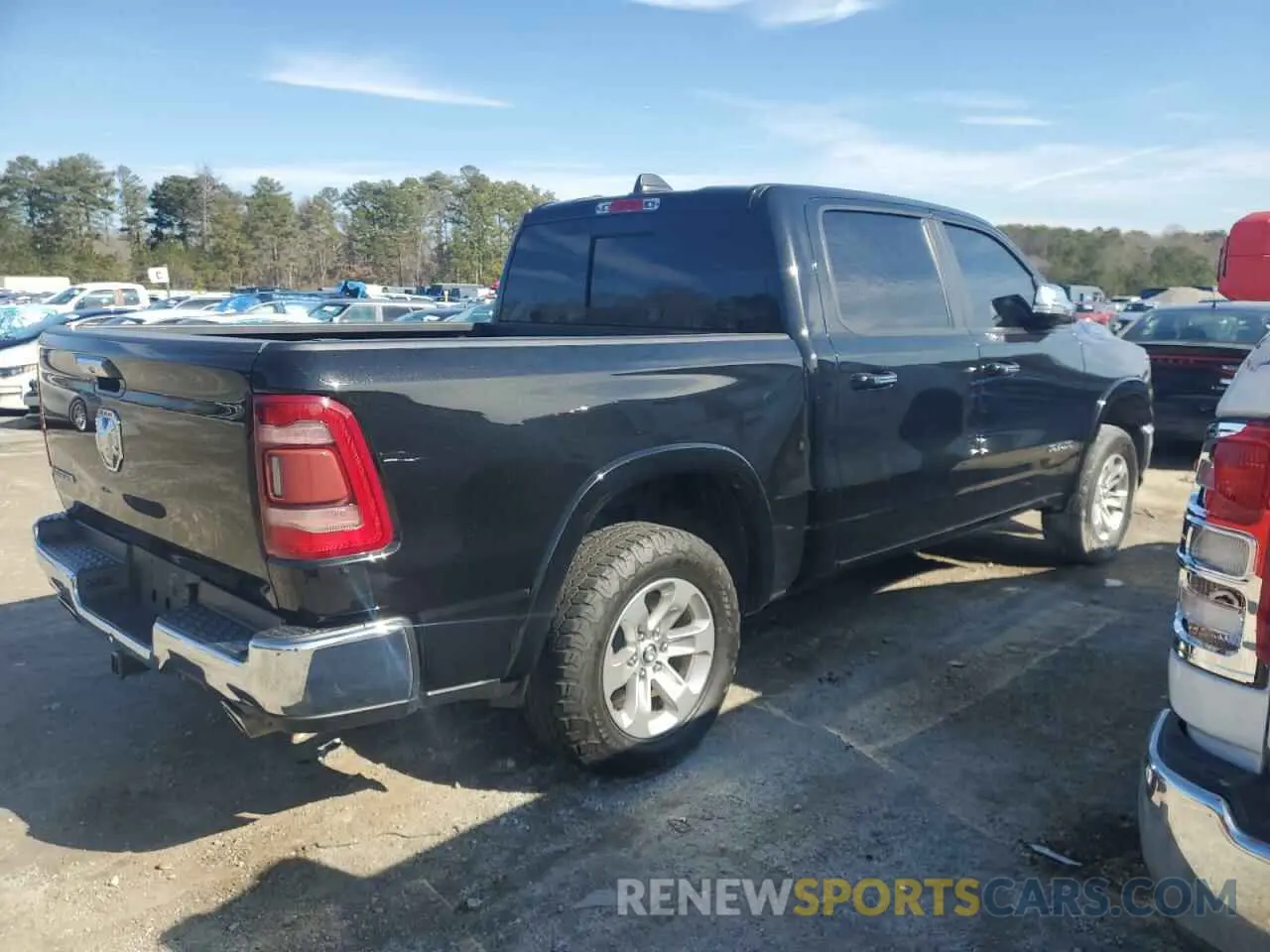 3 fotografías del automóvil dañado 1C6RREJT4MN584292 RAM 1500 2021