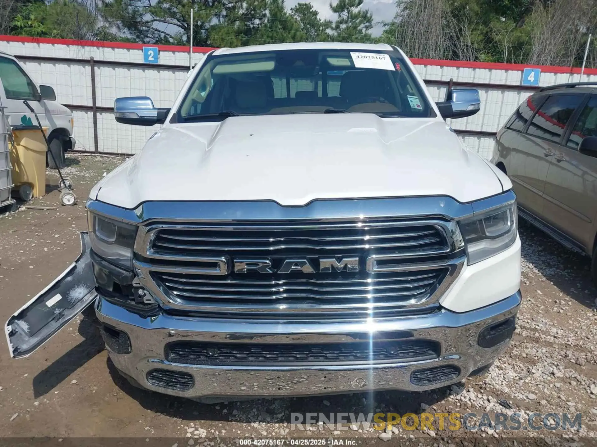 12 fotografías del automóvil dañado 1C6RREJT6MN628714 RAM 1500 2021