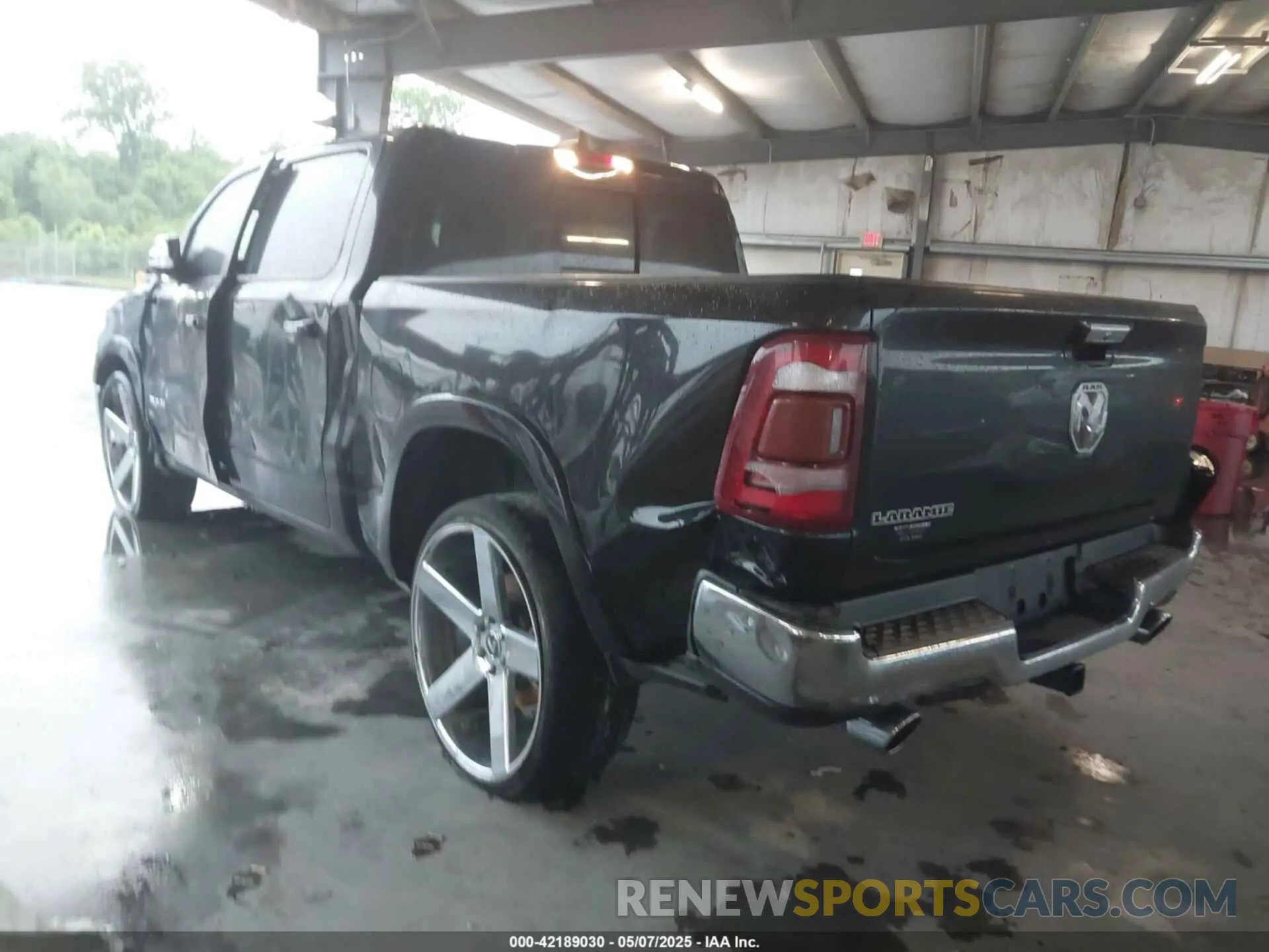 3 fotografías del automóvil dañado 1C6RREJT6MN768388 RAM 1500 2021