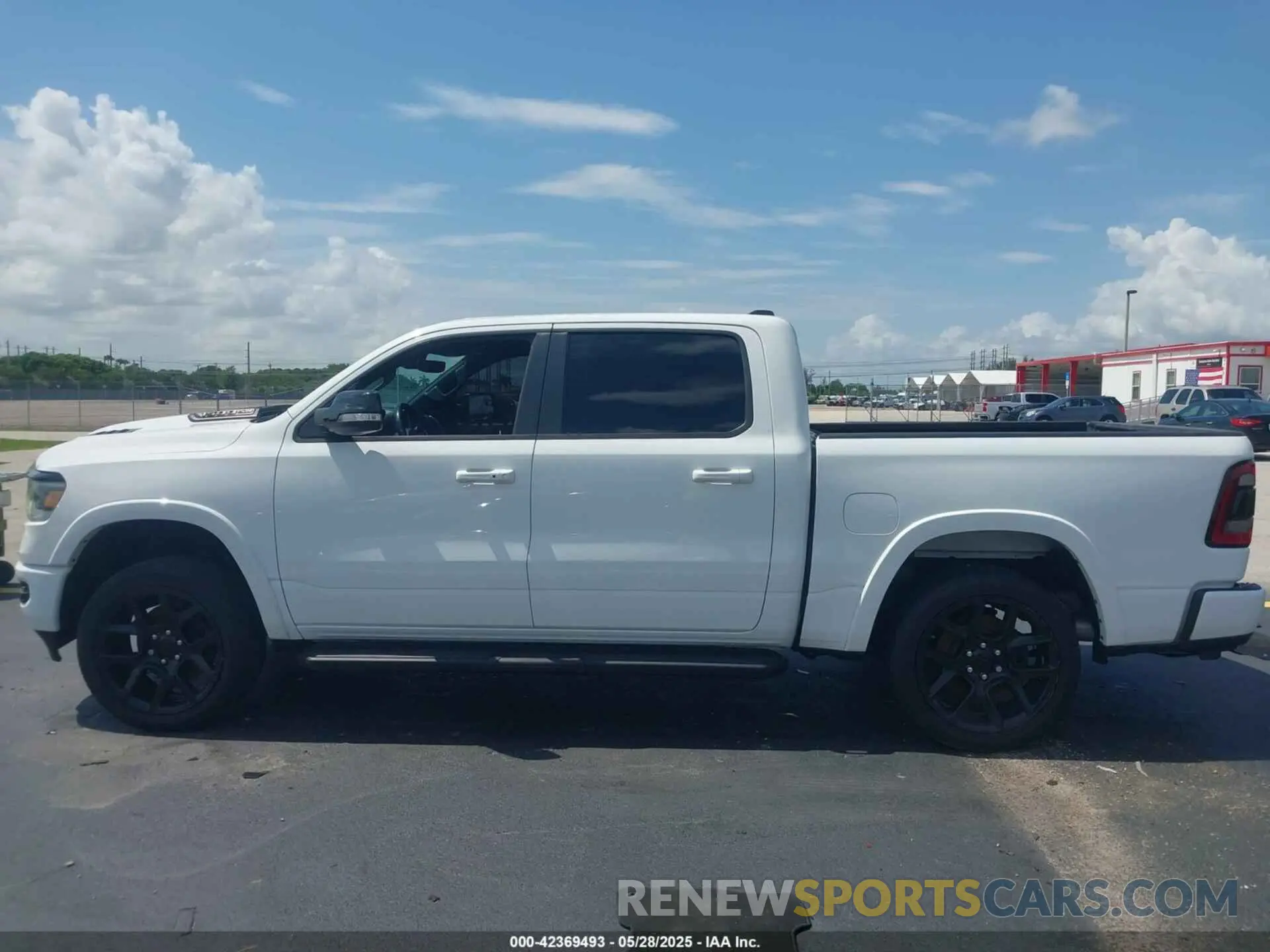 14 fotografías del automóvil dañado 1C6RREJT8MN811919 RAM 1500 2021