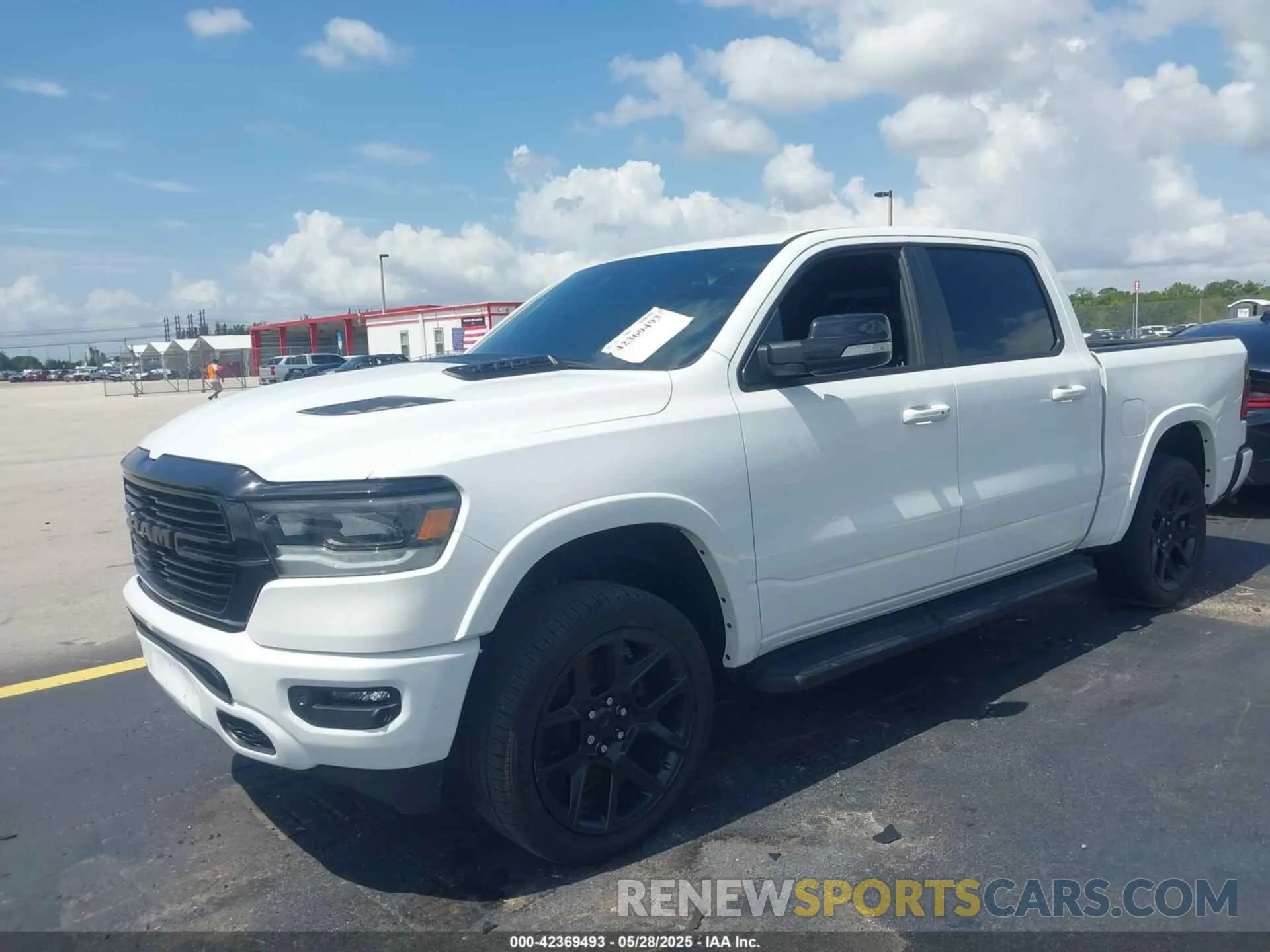 2 fotografías del automóvil dañado 1C6RREJT8MN811919 RAM 1500 2021