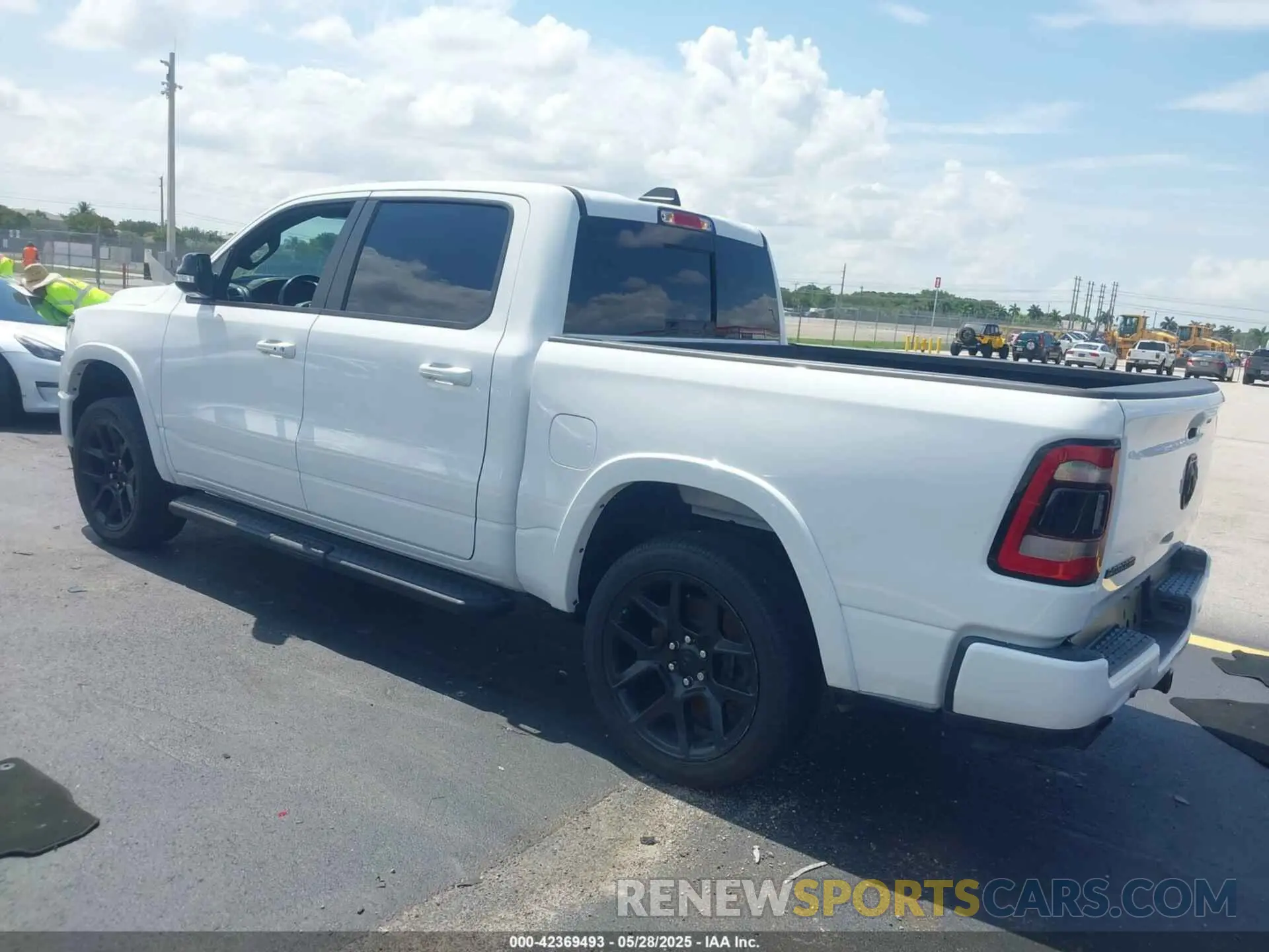 3 fotografías del automóvil dañado 1C6RREJT8MN811919 RAM 1500 2021