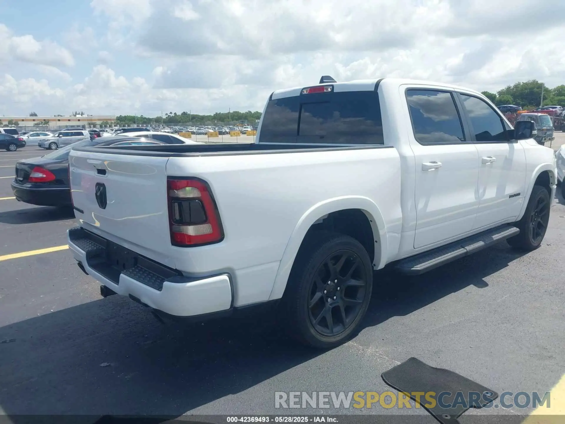 4 fotografías del automóvil dañado 1C6RREJT8MN811919 RAM 1500 2021