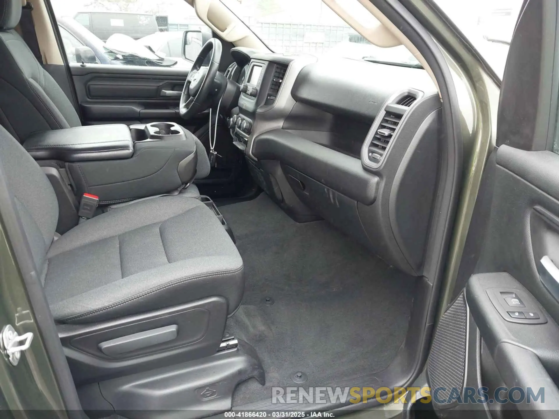 5 fotografías del automóvil dañado 1C6RRFCGXMN714260 RAM 1500 2021
