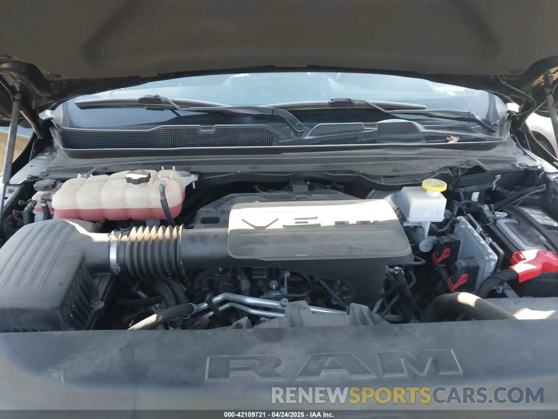 10 fotografías del automóvil dañado 1C6RRFFG2MN547923 RAM 1500 2021