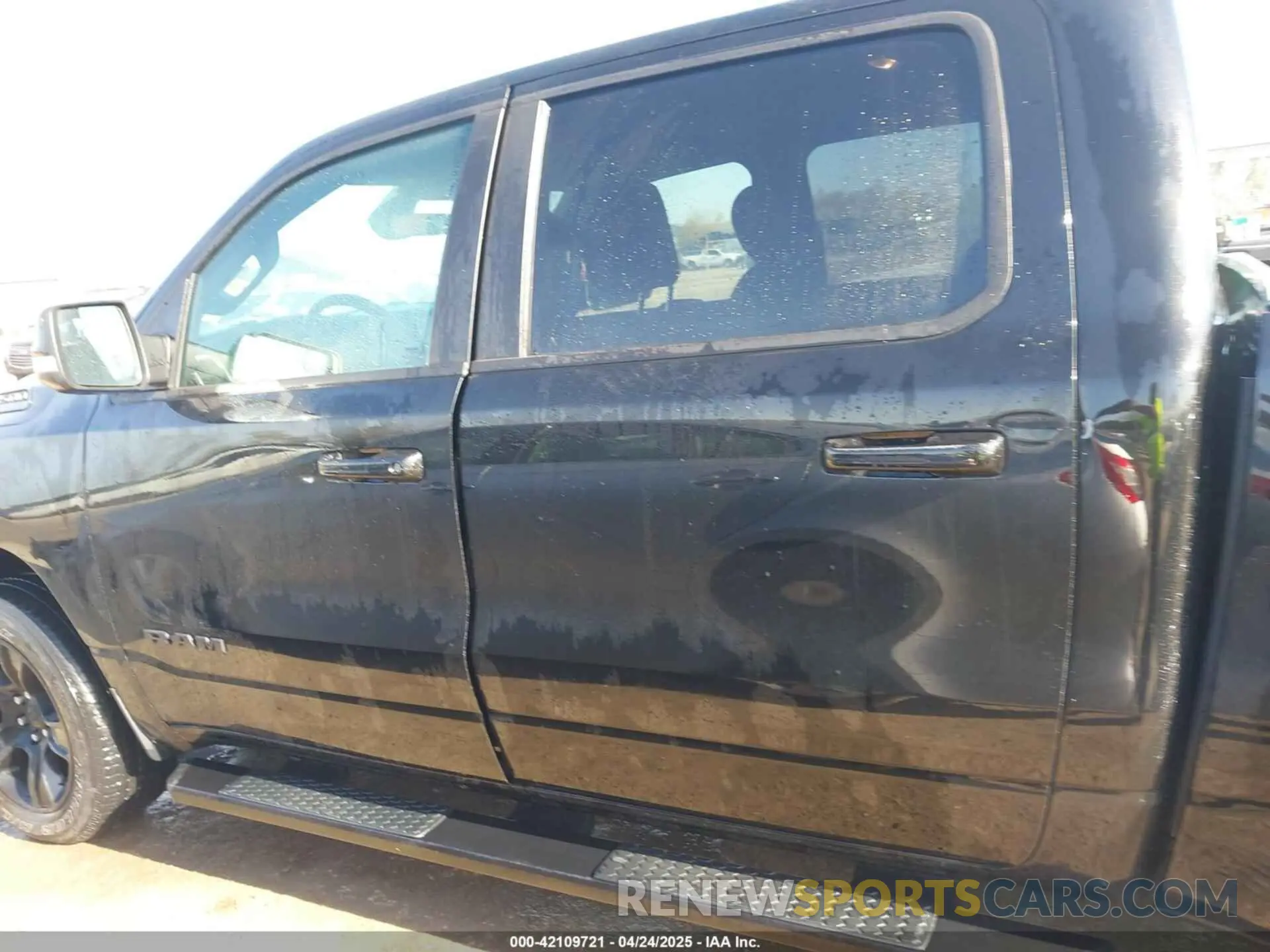 14 fotografías del automóvil dañado 1C6RRFFG2MN547923 RAM 1500 2021